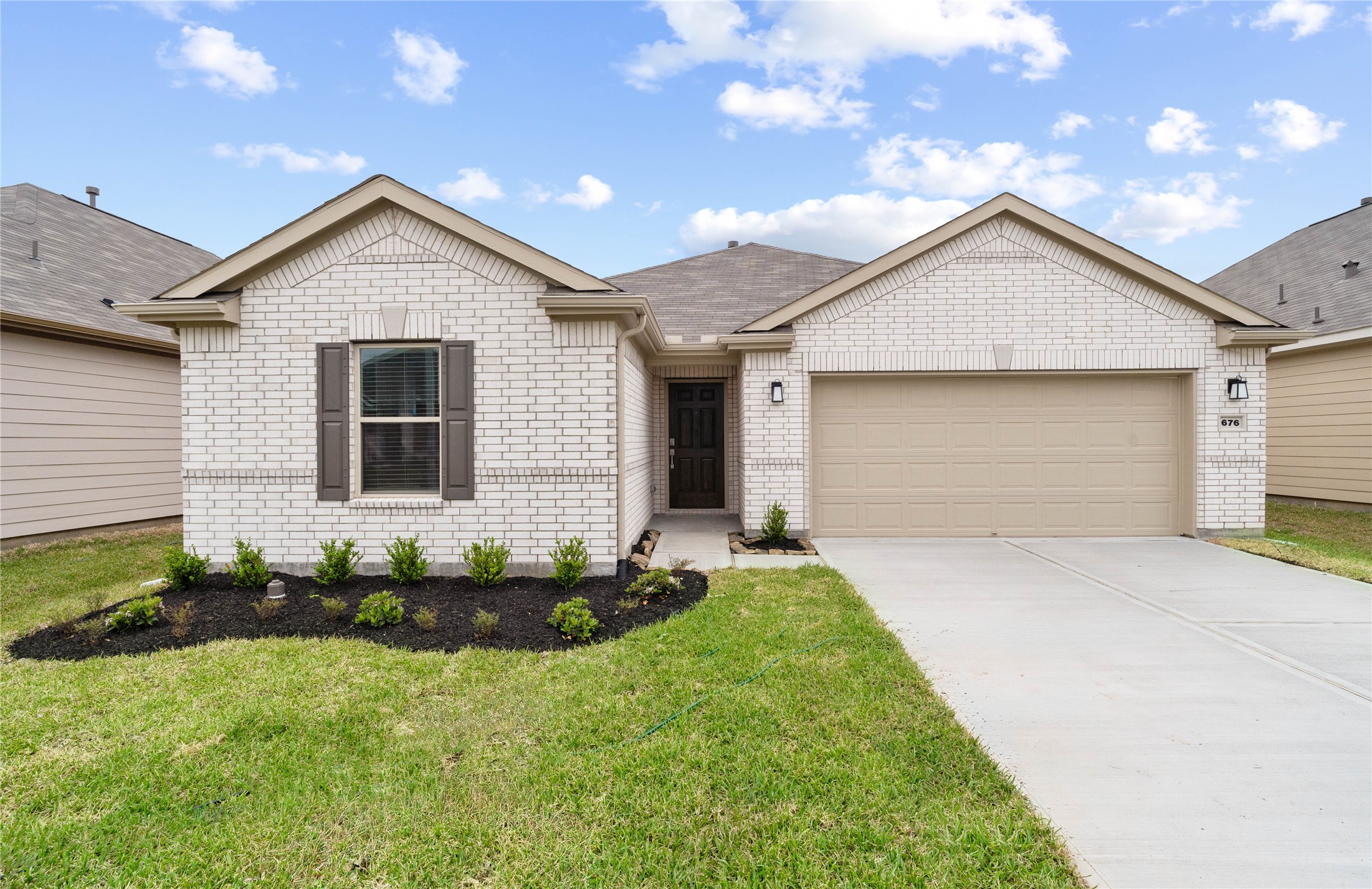 676 Imperial Loop Property Photo 1