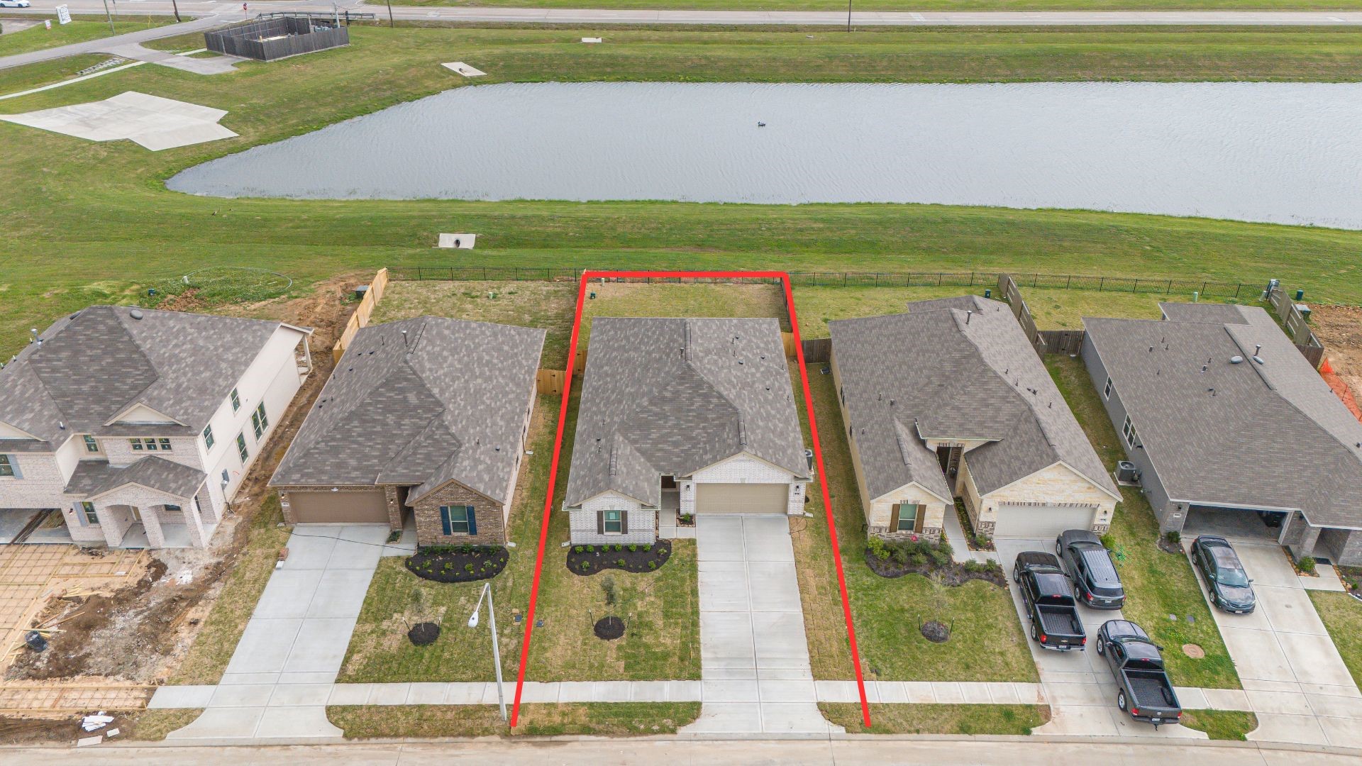 676 Imperial Loop Property Photo 2