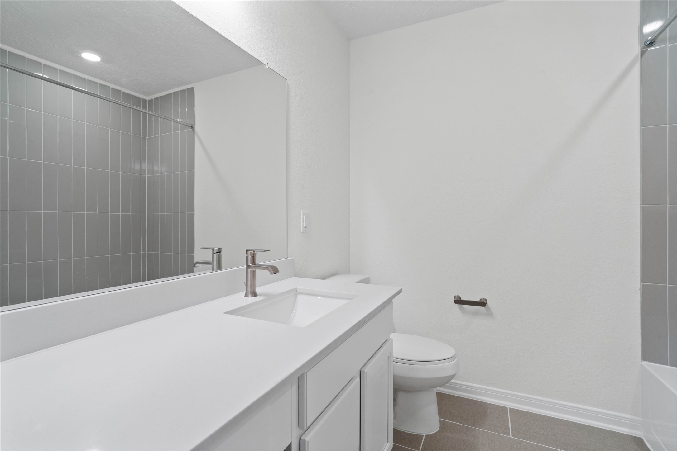 676 Imperial Loop Property Photo 5