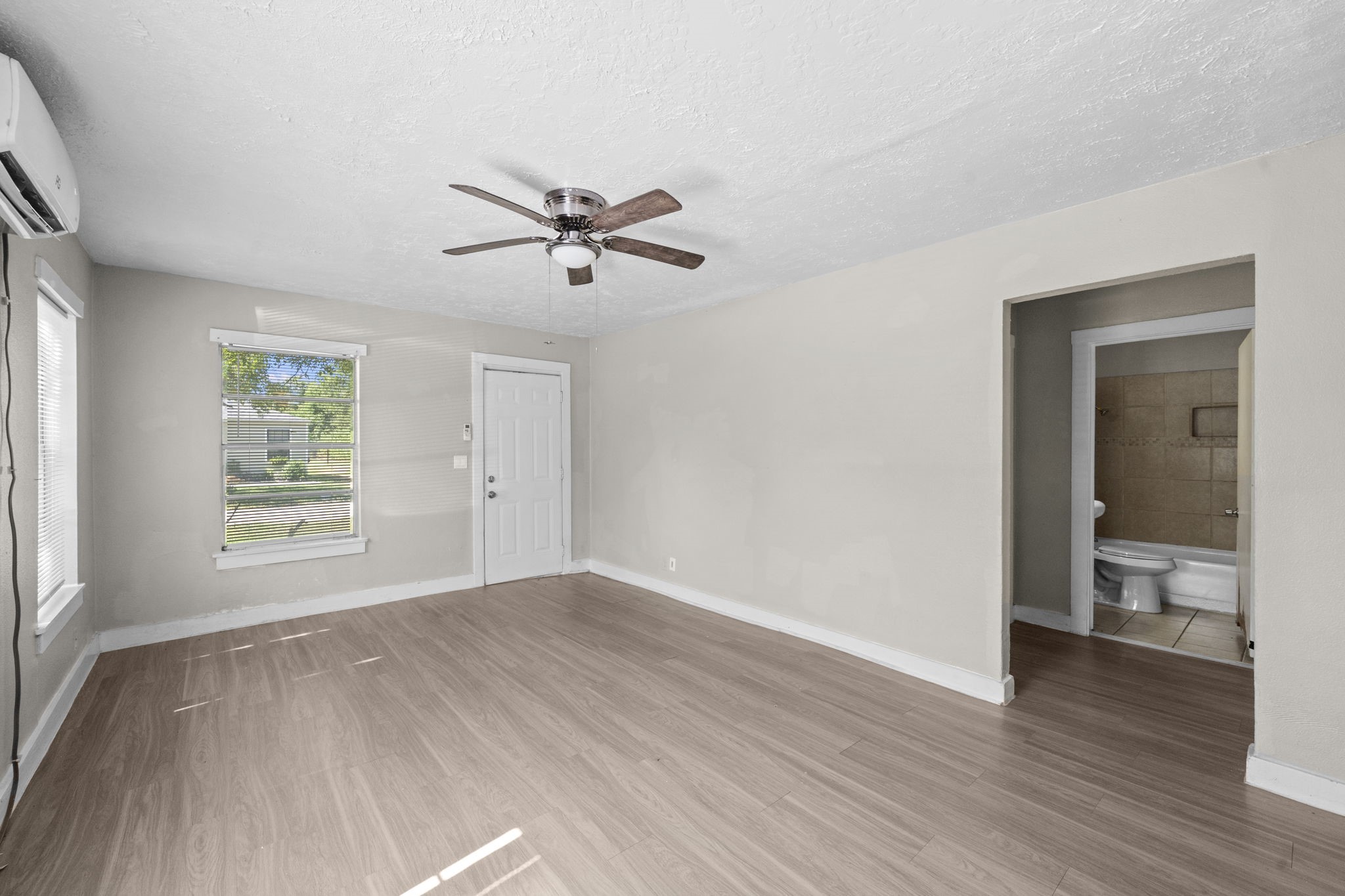 8 Jennische St Property Photo 14