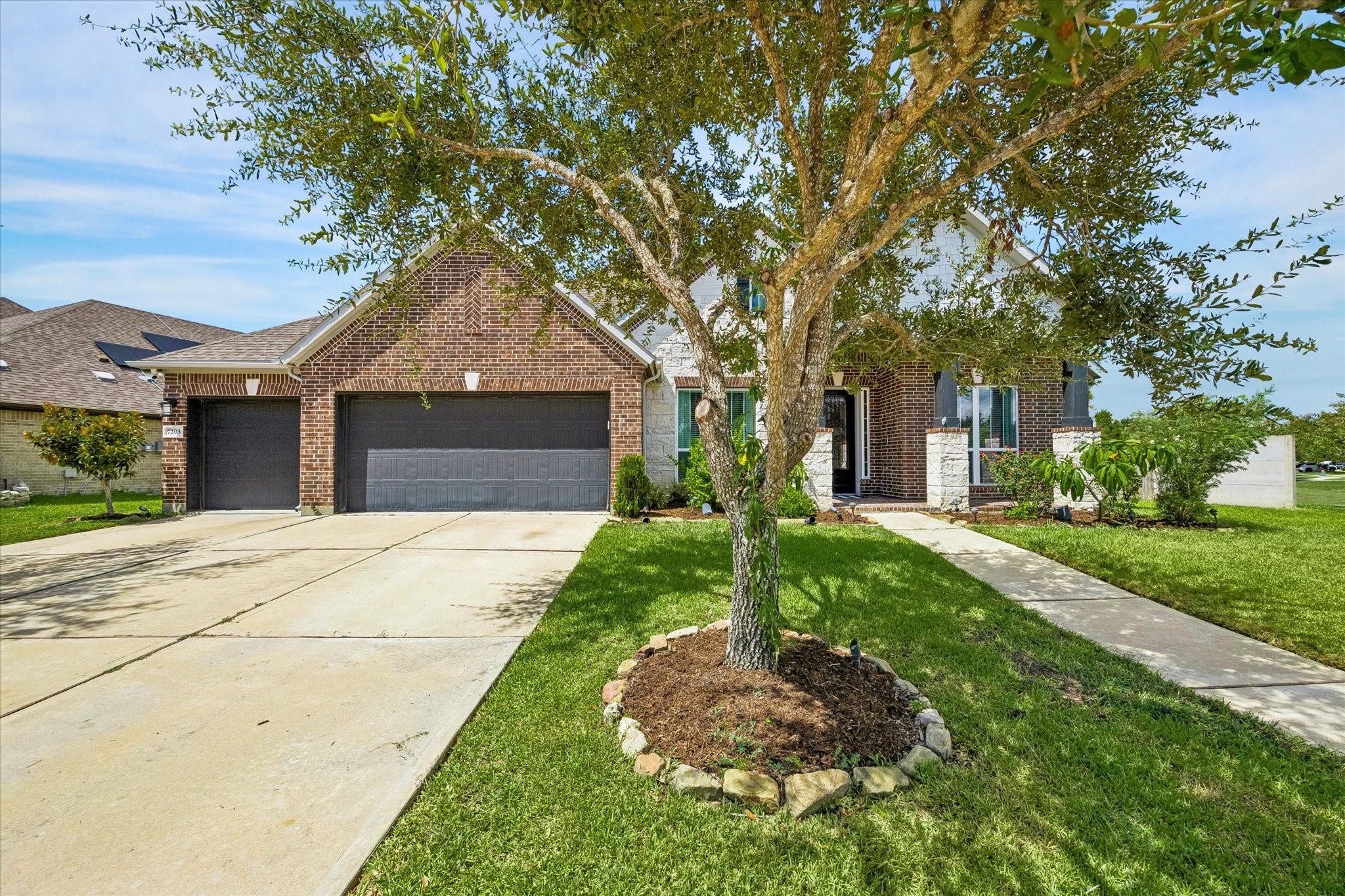 7203 Lake View Terrace Drive Property Photo 2