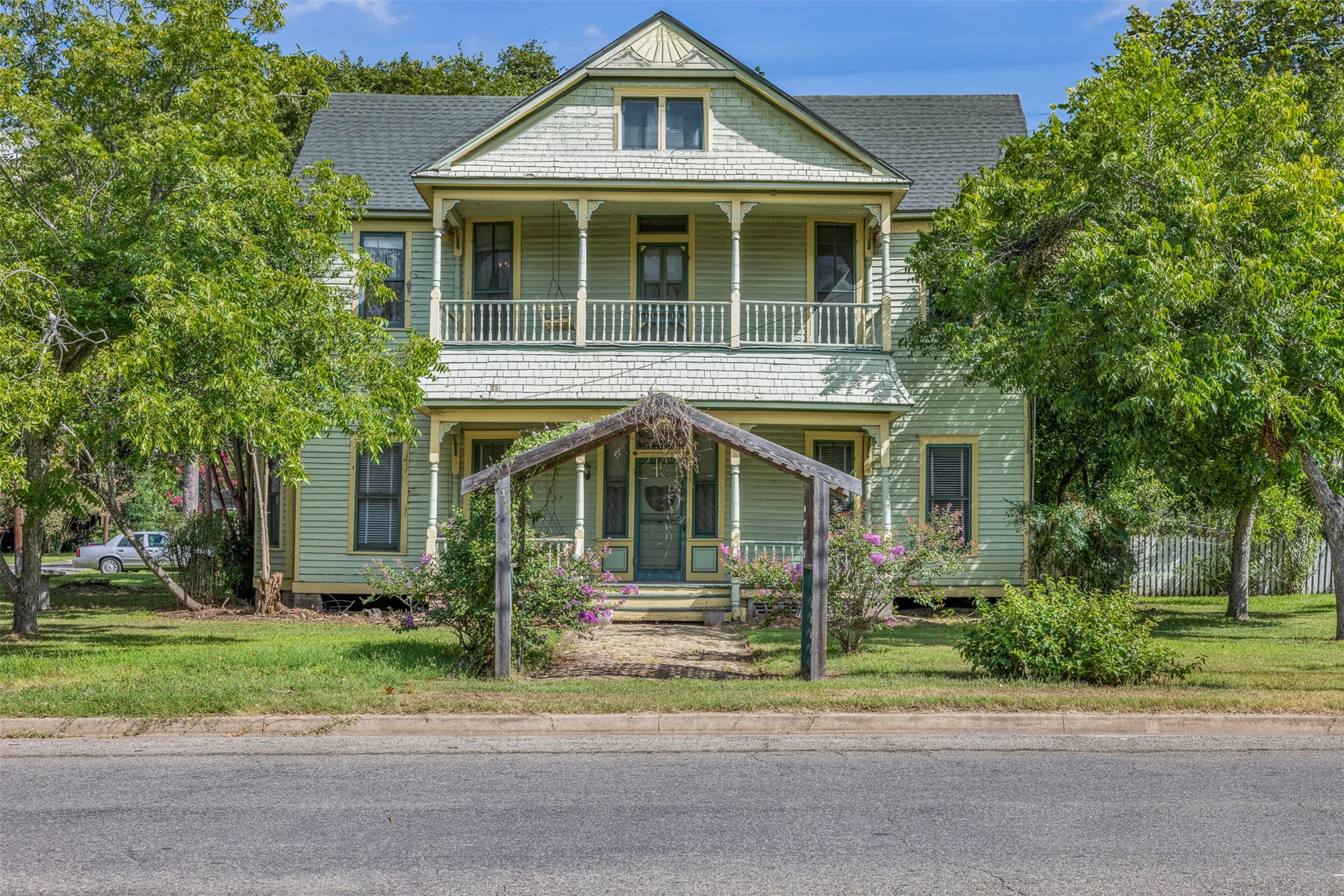 311 E Colorado Street Property Photo 1