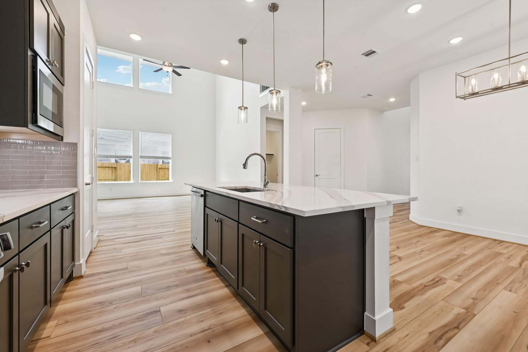 18032 Brennie Bird Lane Property Photo 4