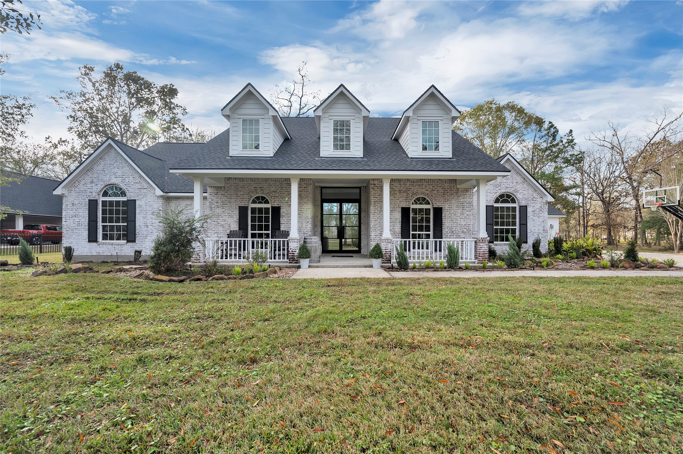 11894 White Oak Pass Property Photo 1