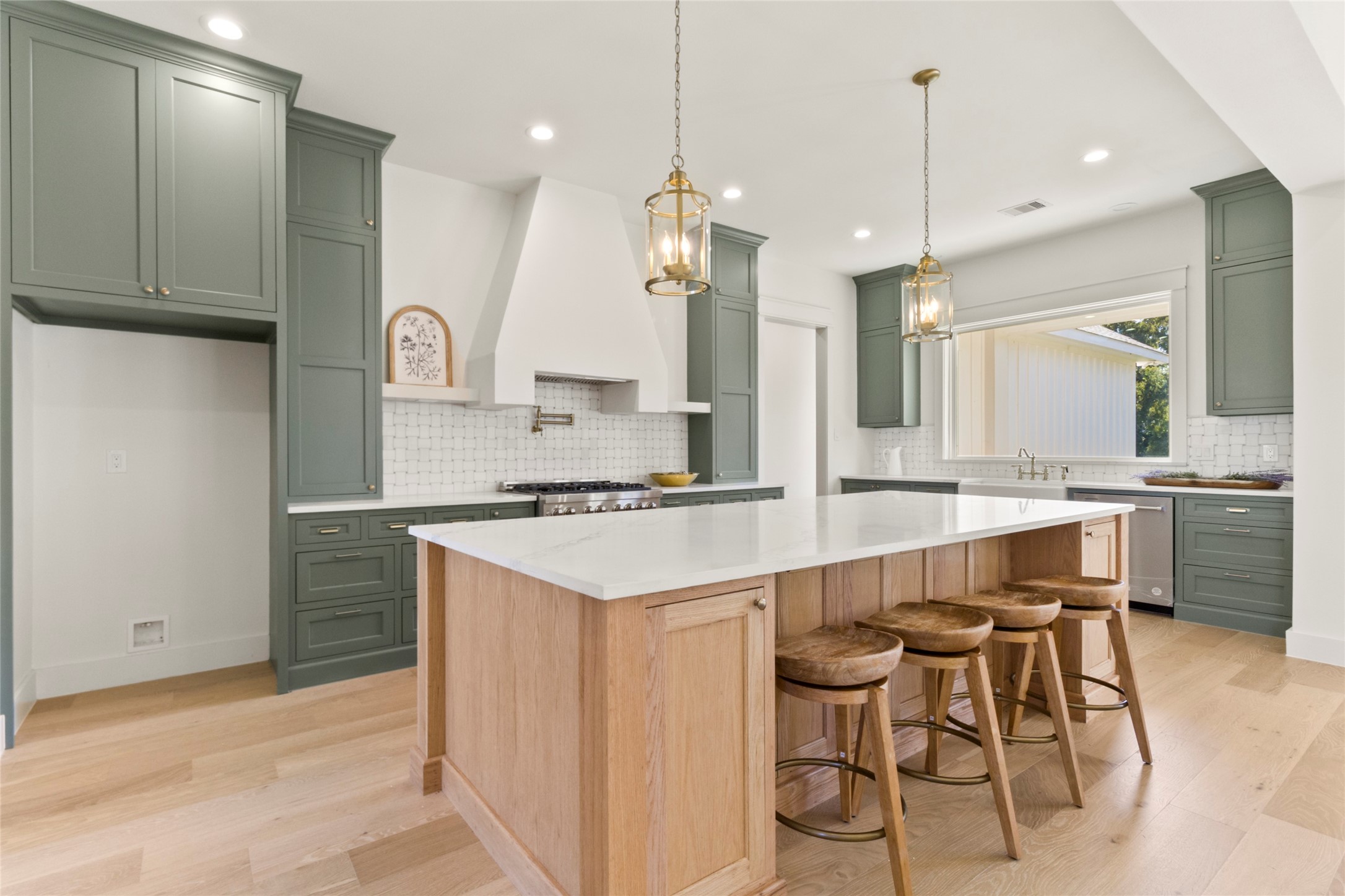 9221 Loop Road Property Photo 11