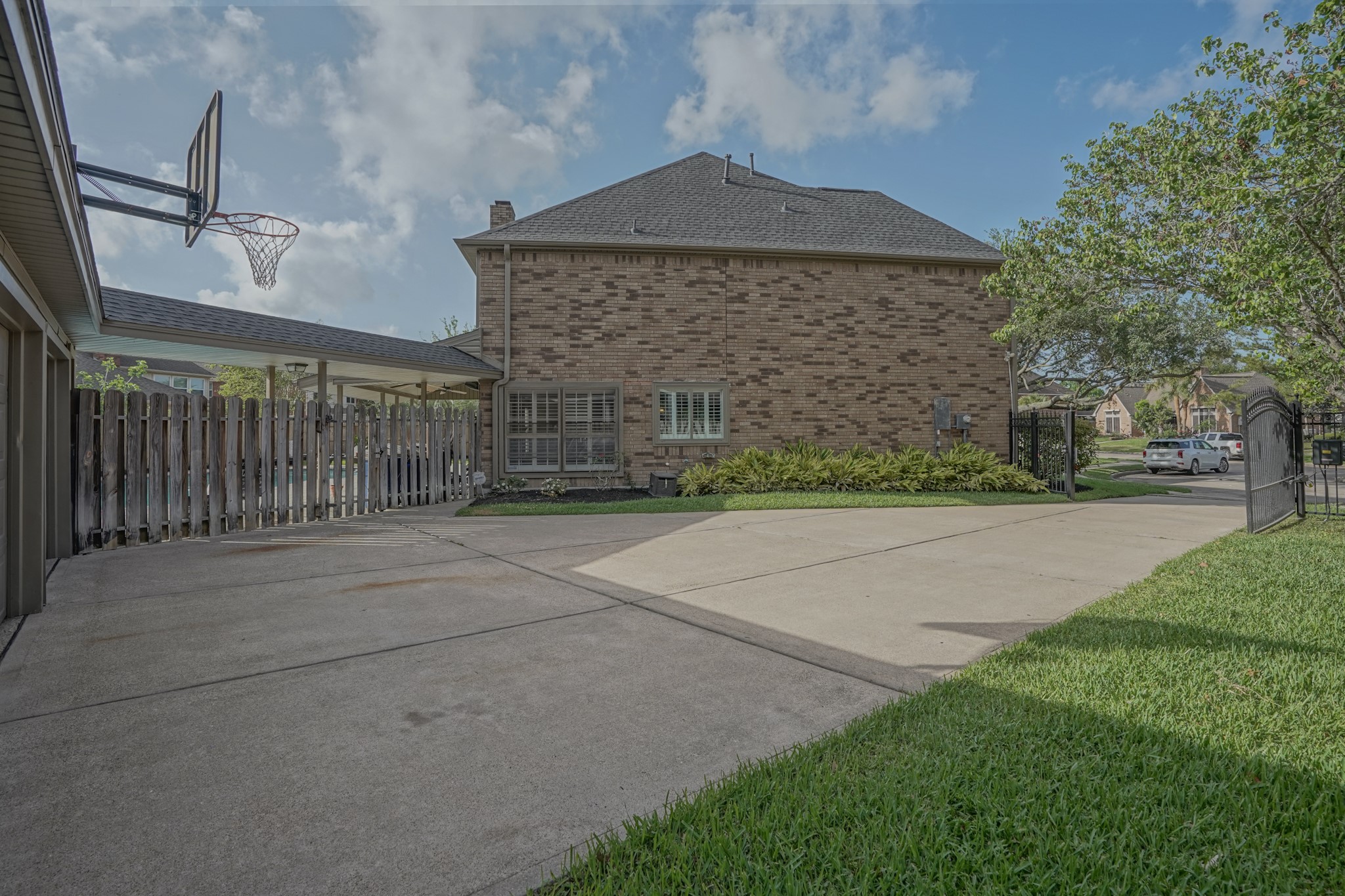 2108 Lakeway Drive Property Photo 3