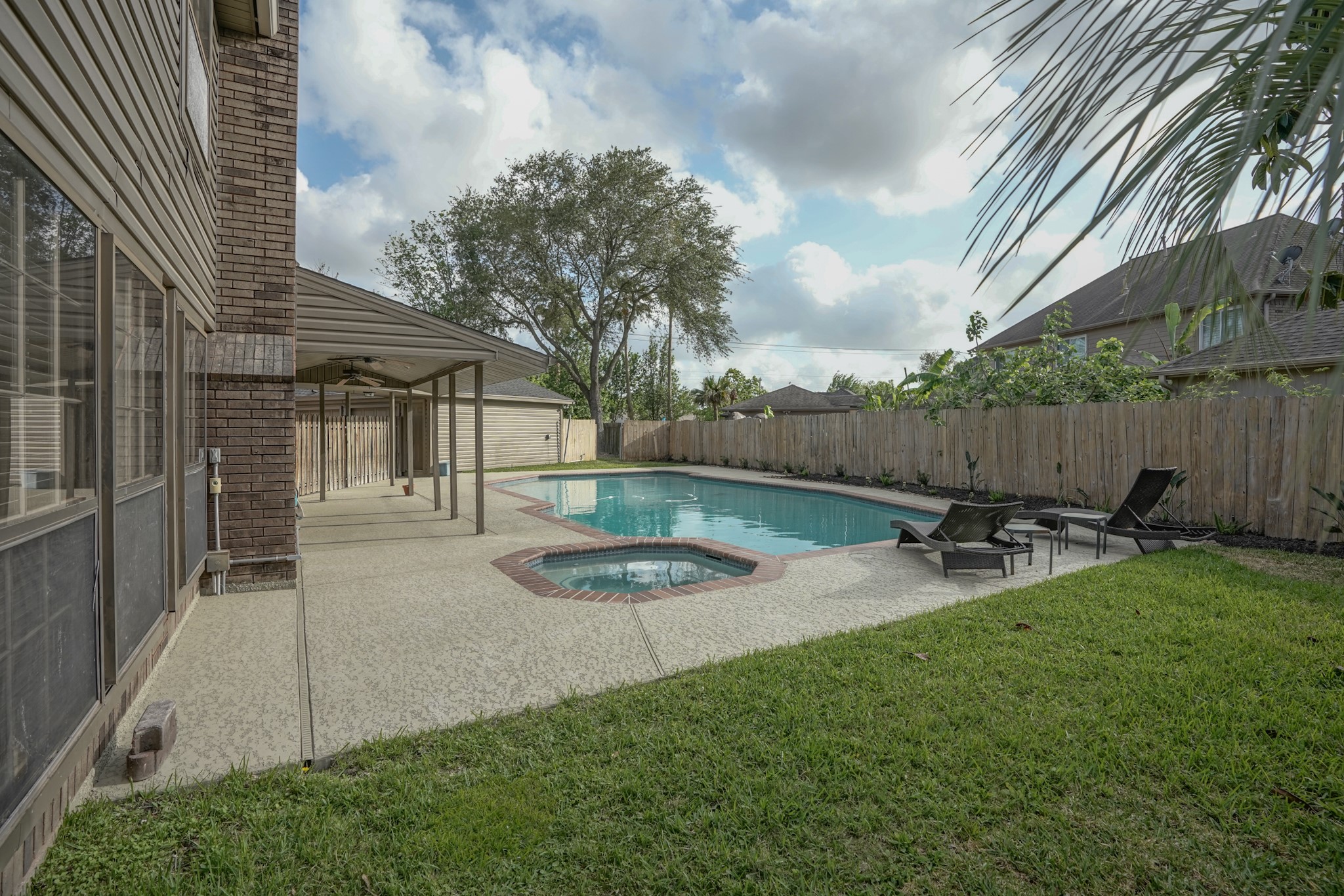 2108 Lakeway Drive Property Photo 4