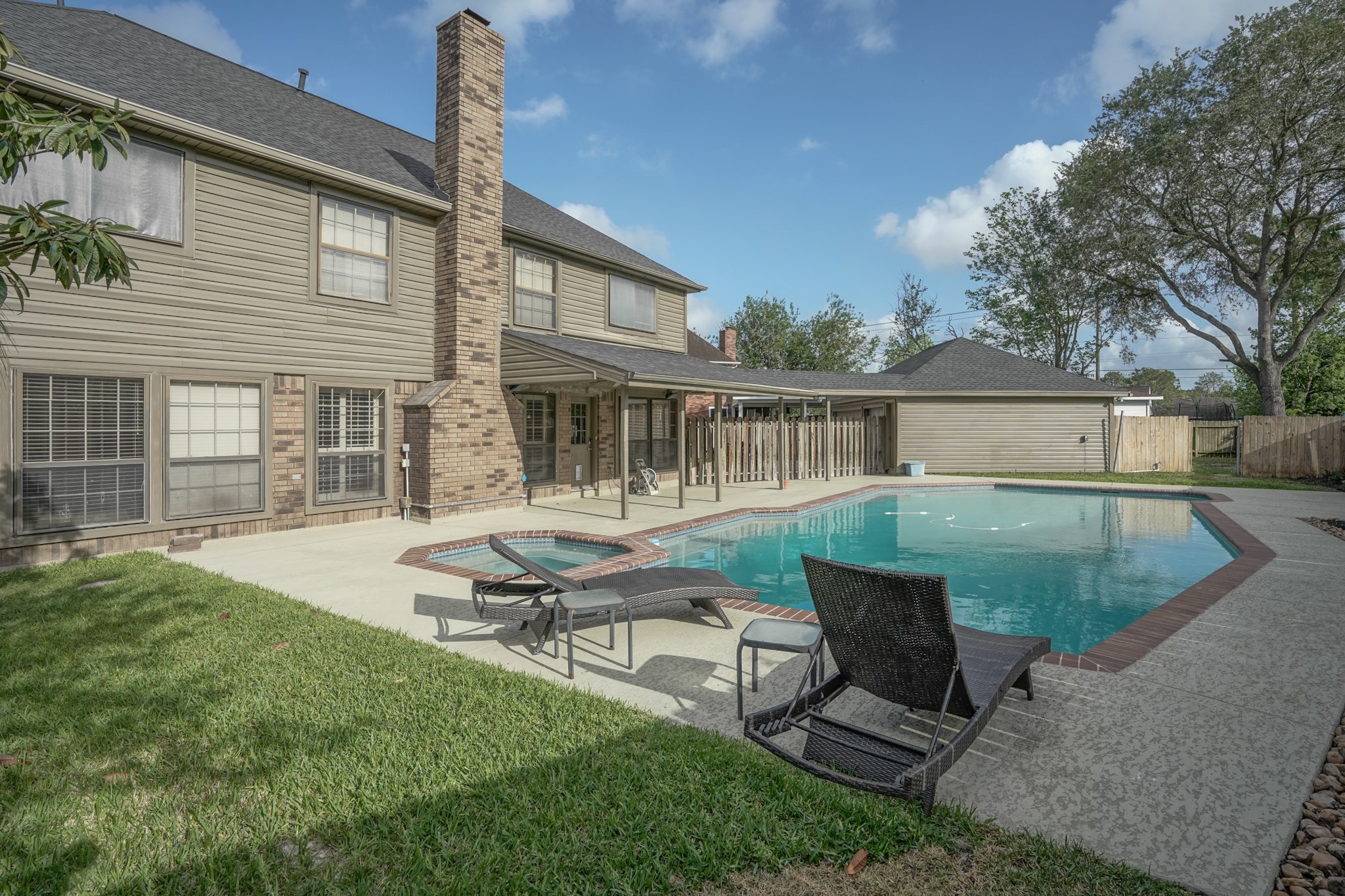 2108 Lakeway Drive Property Photo 5