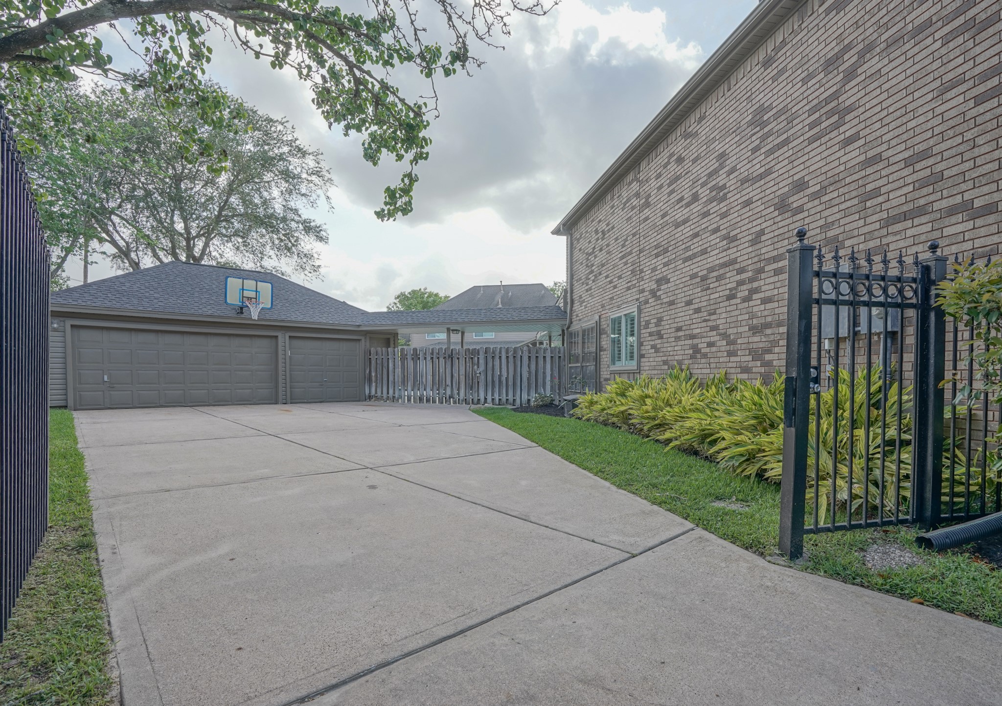 2108 Lakeway Drive Property Photo 10