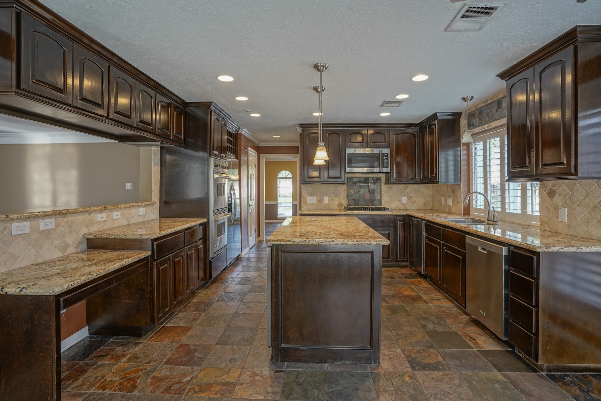 2108 Lakeway Drive Property Photo 21