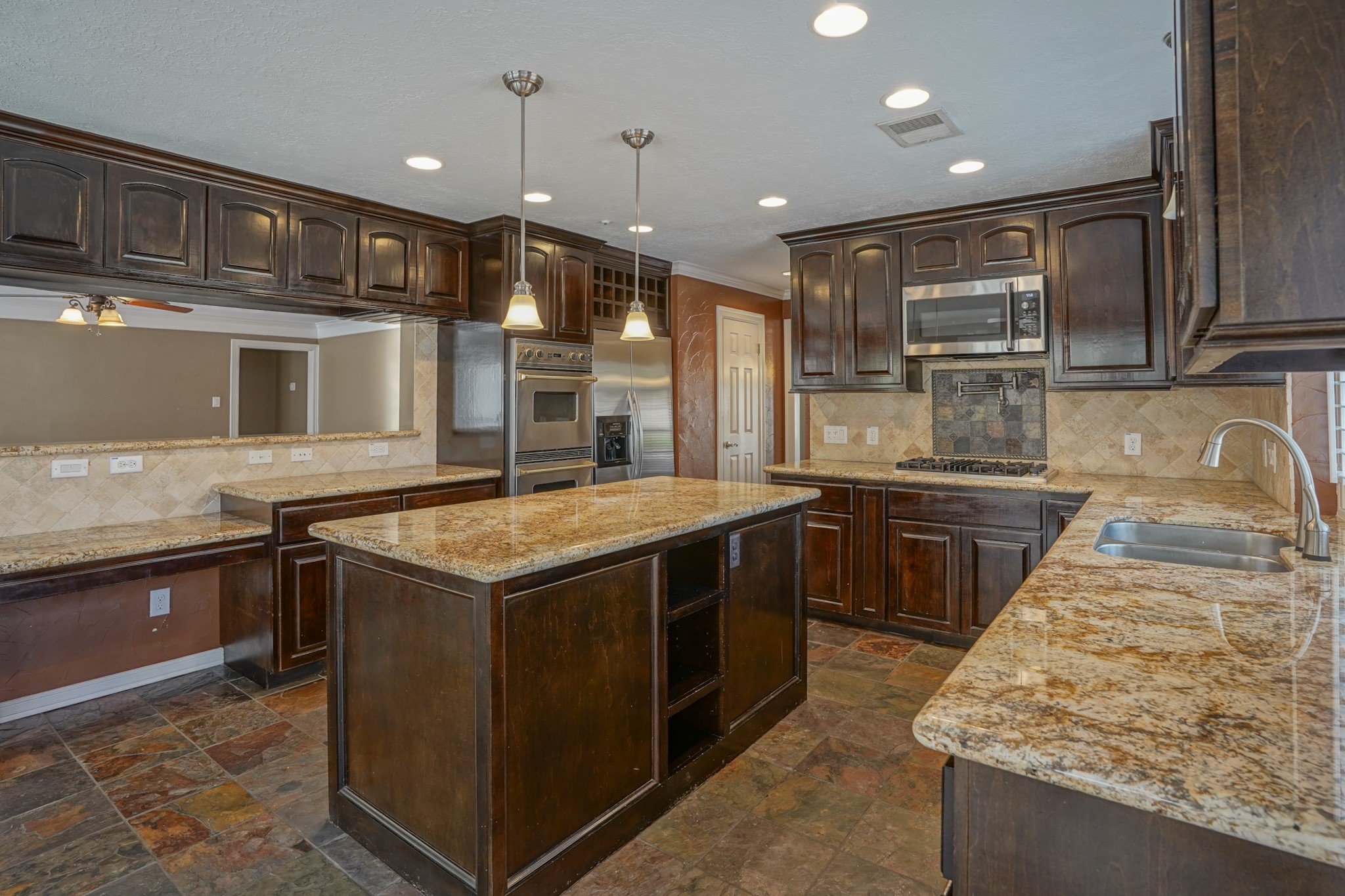 2108 Lakeway Drive Property Photo 22