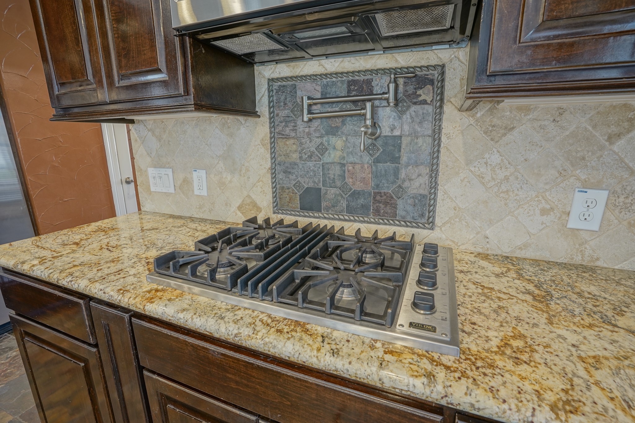 2108 Lakeway Drive Property Photo 23