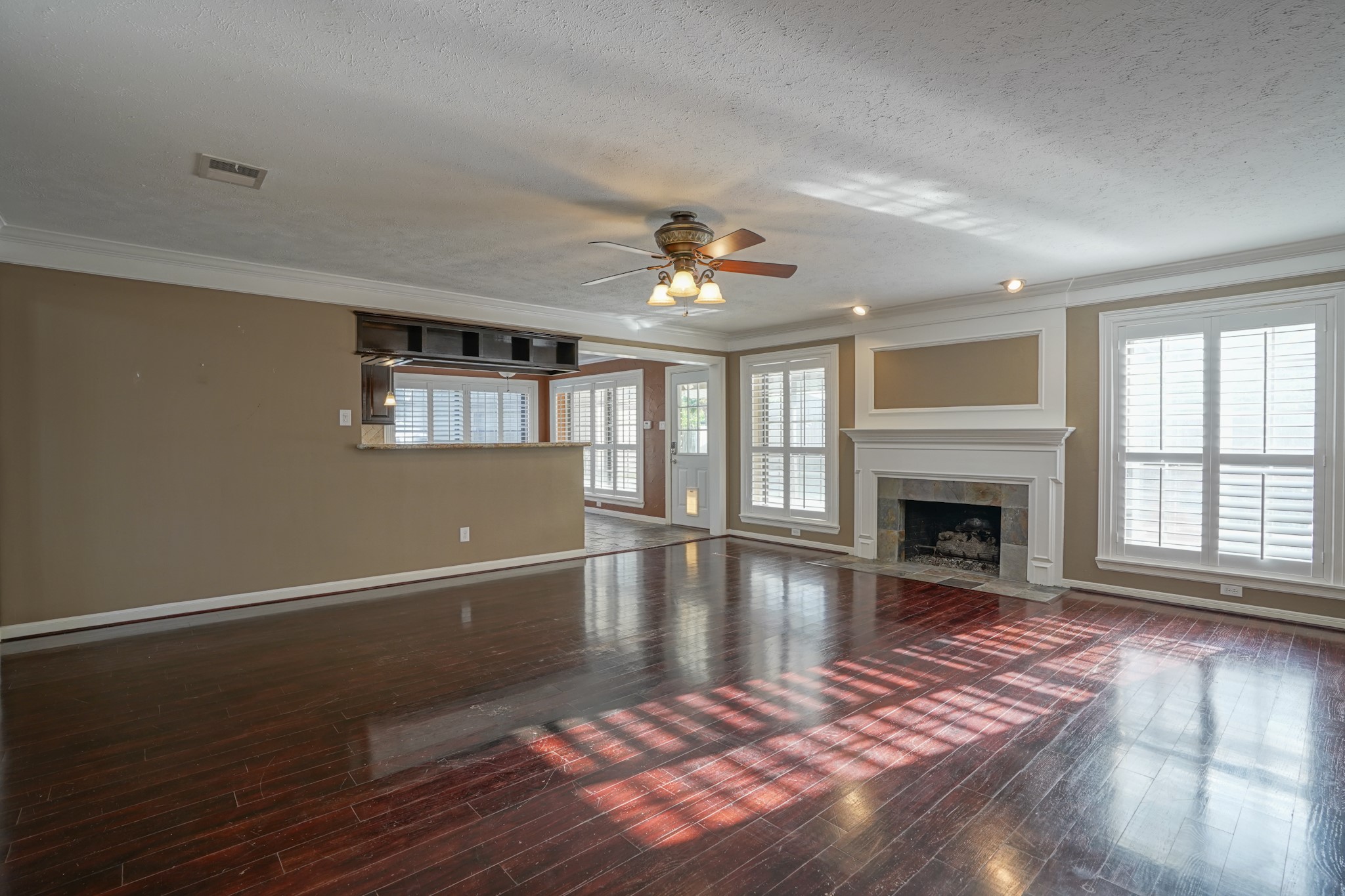 2108 Lakeway Drive Property Photo 28