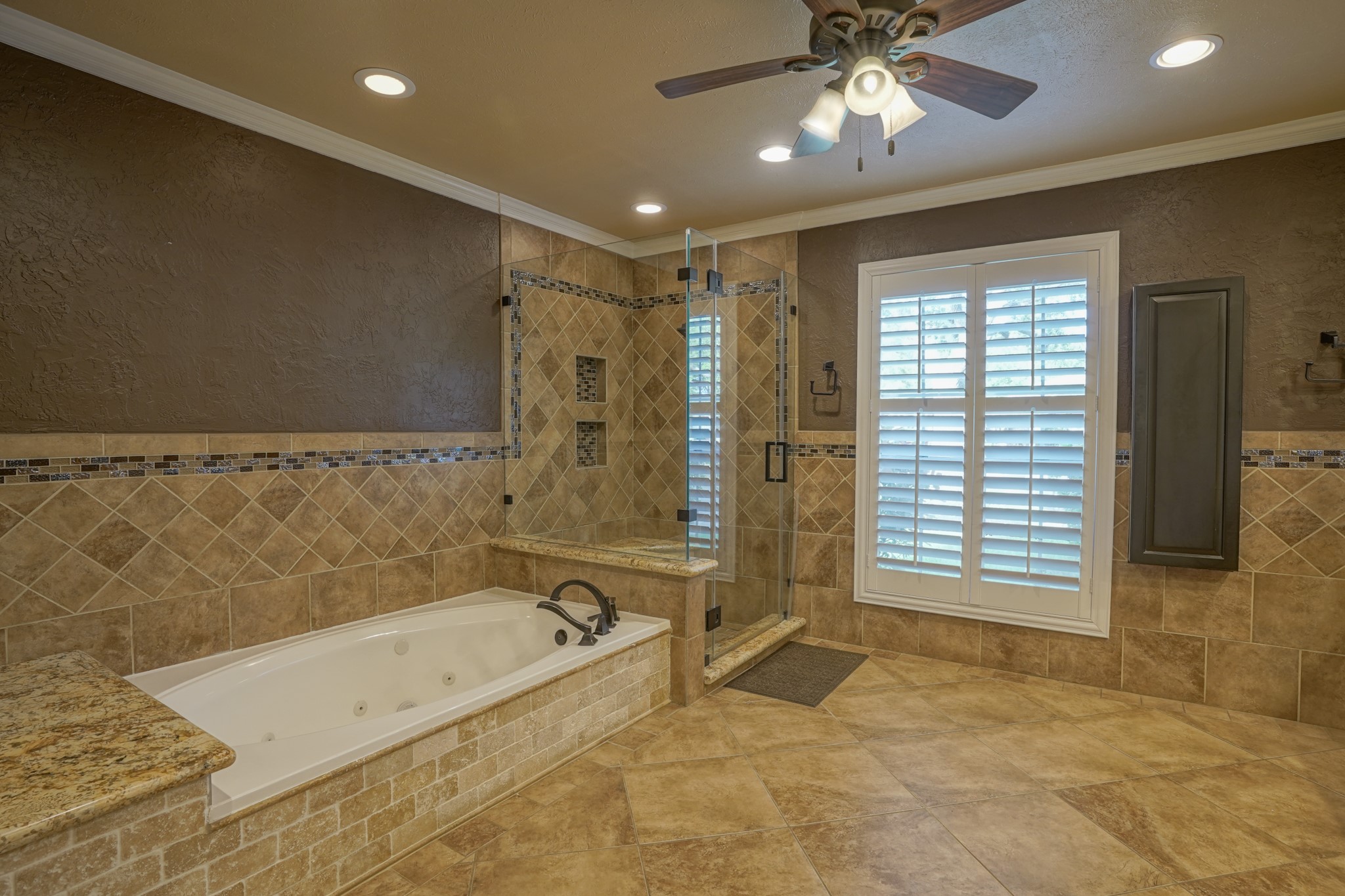 2108 Lakeway Drive Property Photo 33