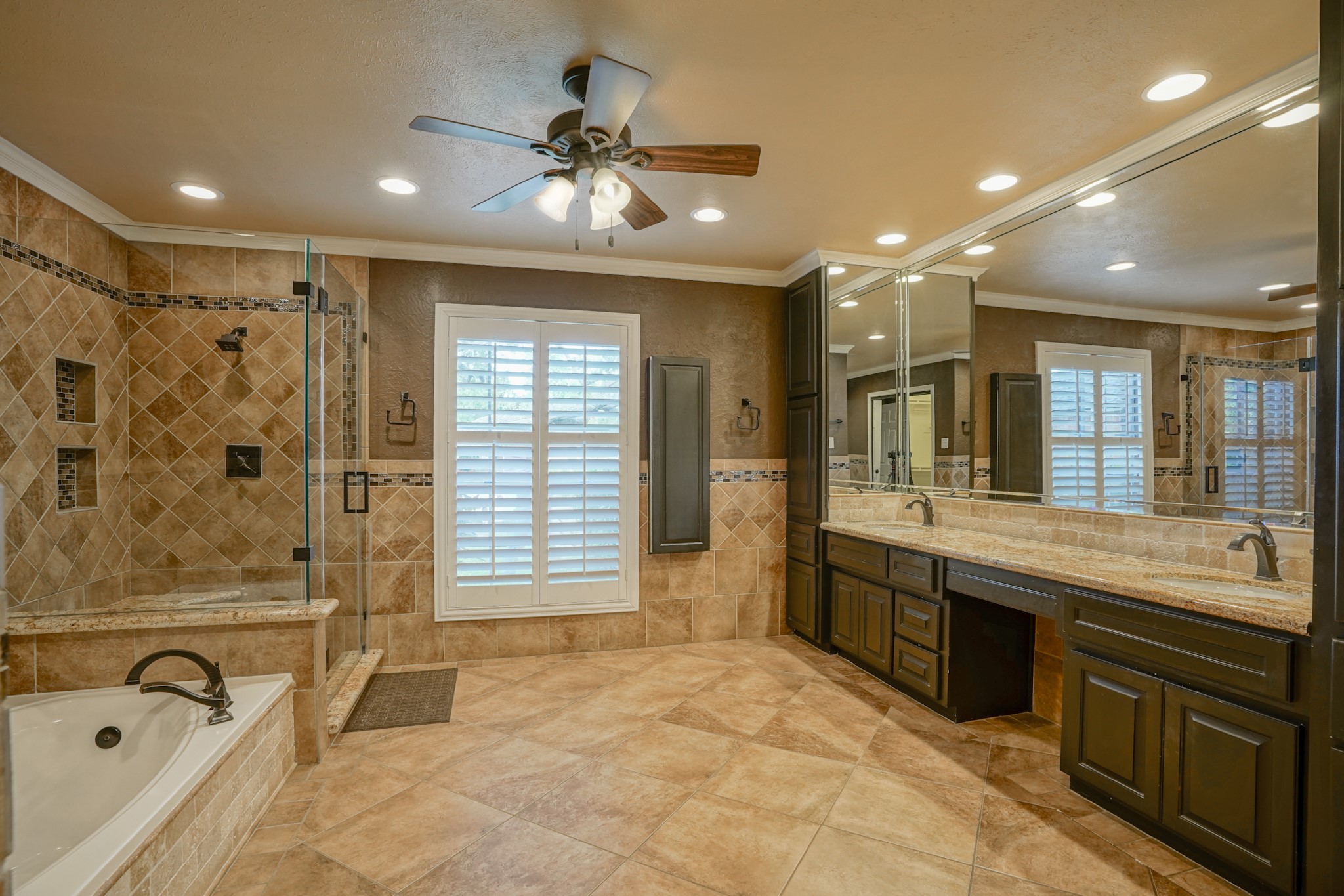 2108 Lakeway Drive Property Photo 34