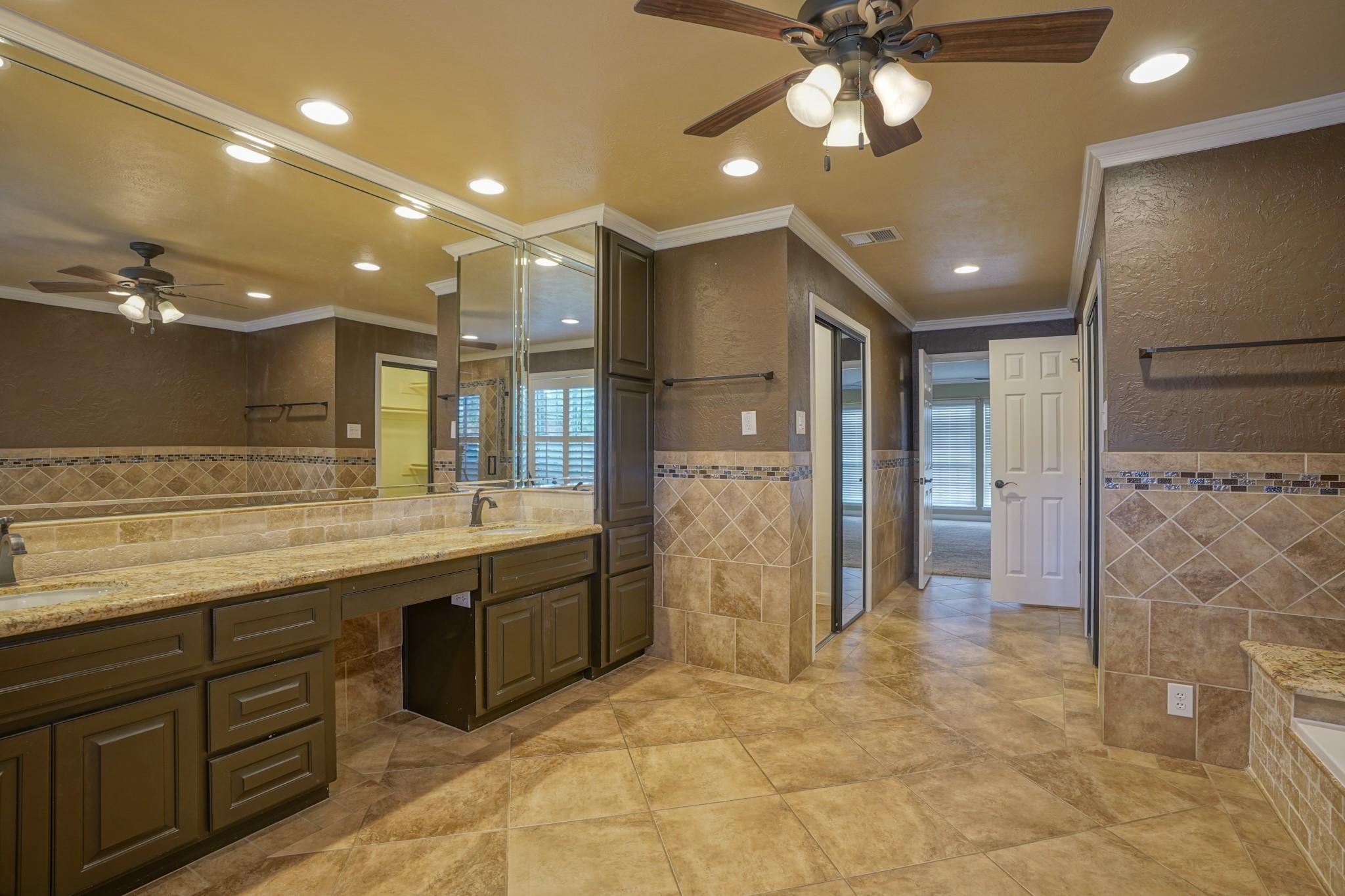 2108 Lakeway Drive Property Photo 35