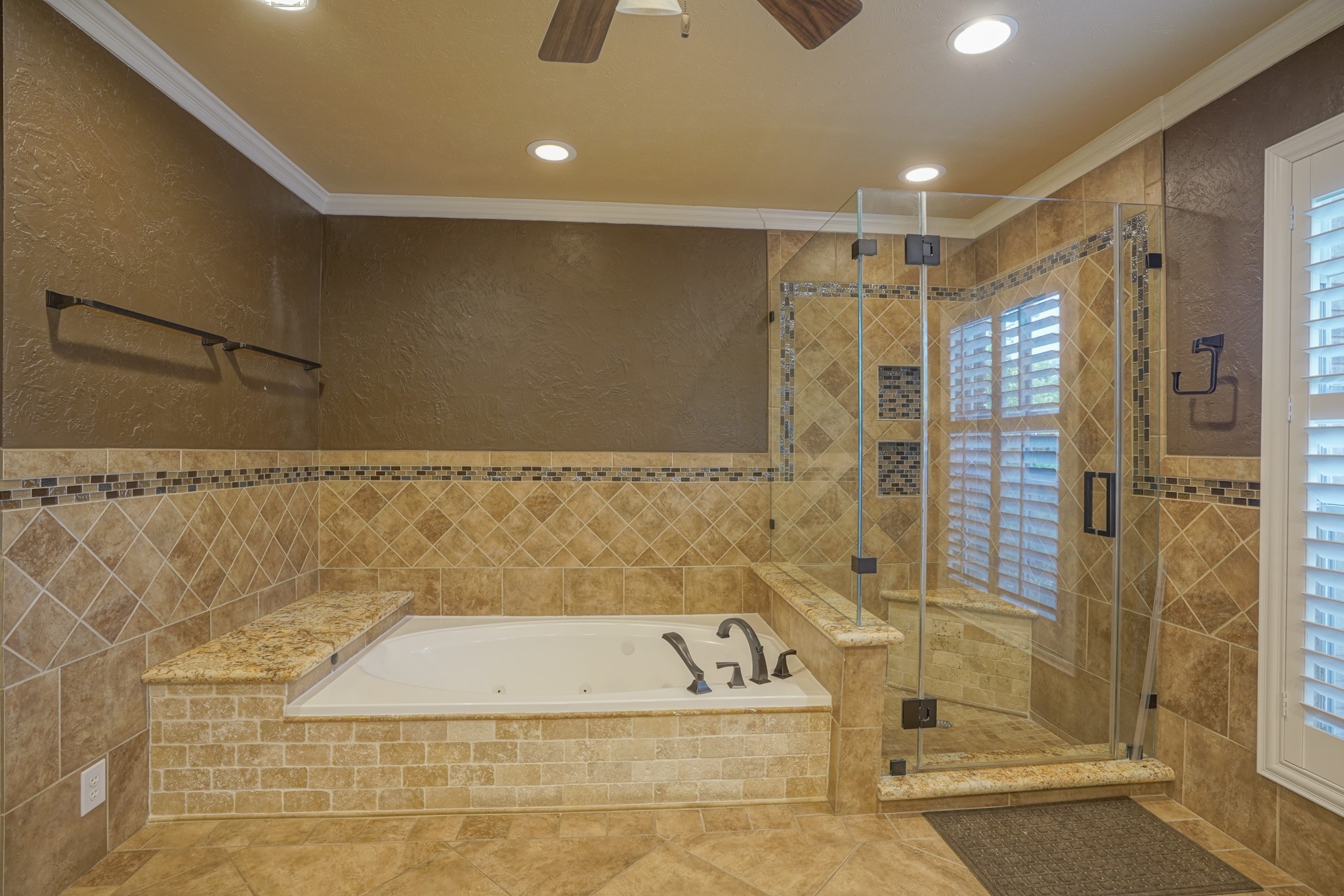 2108 Lakeway Drive Property Photo 36