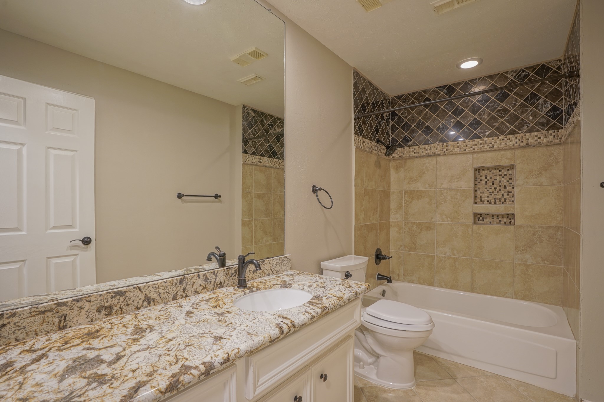 2108 Lakeway Drive Property Photo 40