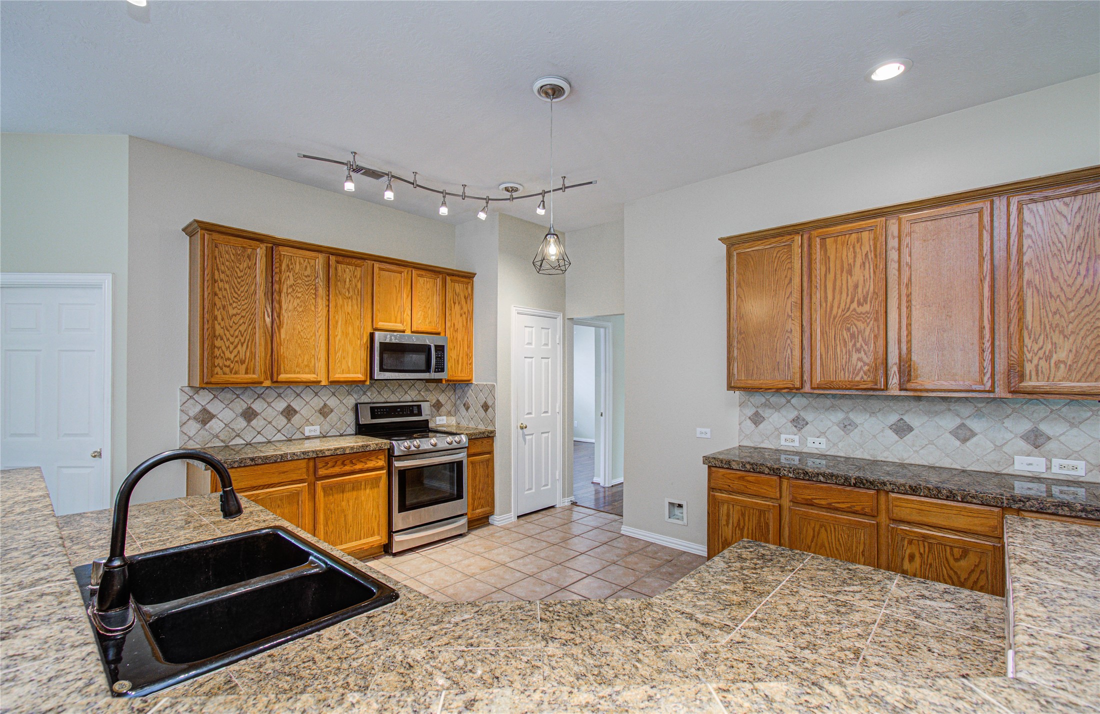 18223 Heathridge Lane Property Photo 20