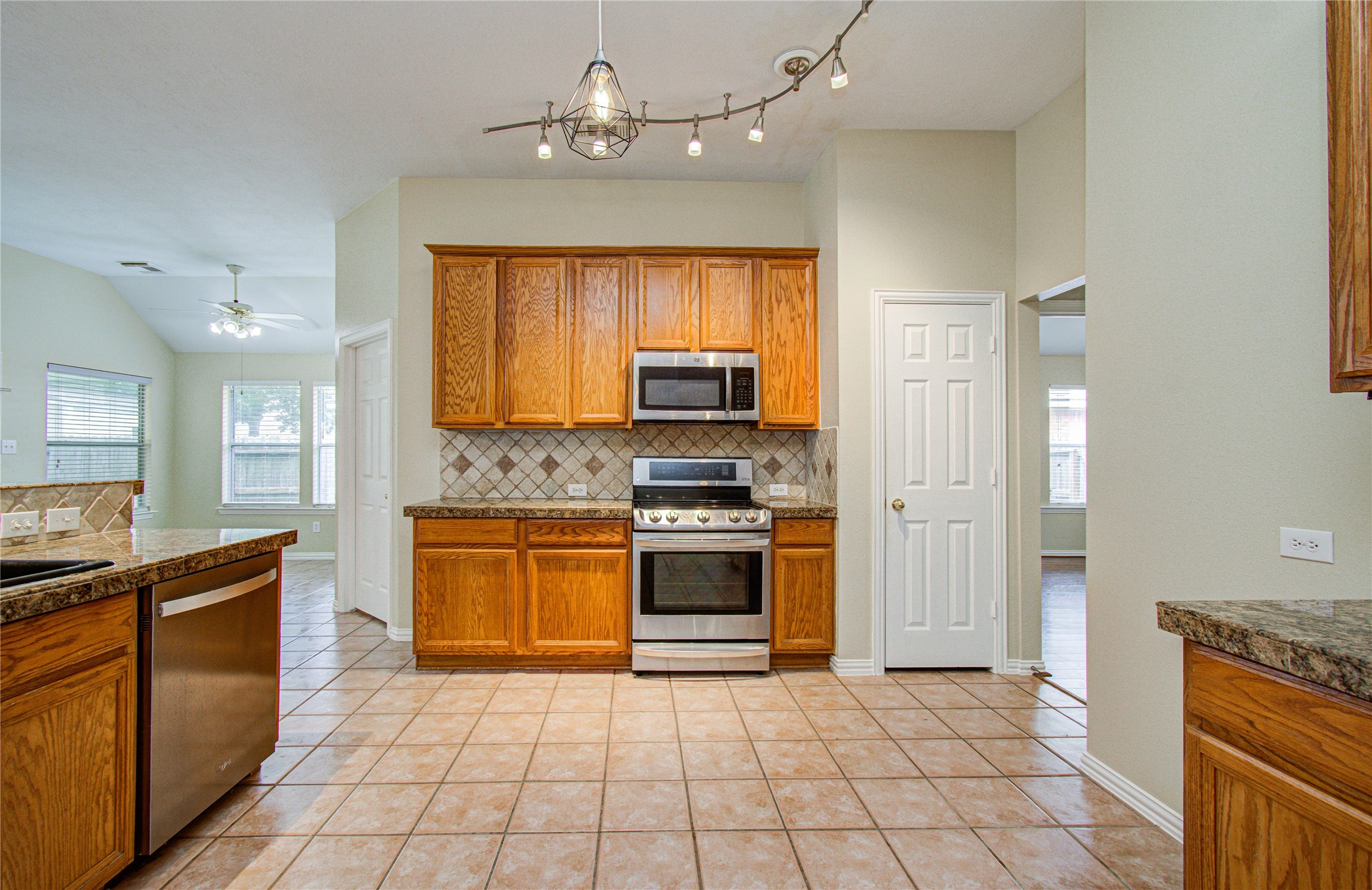18223 Heathridge Lane Property Photo 21