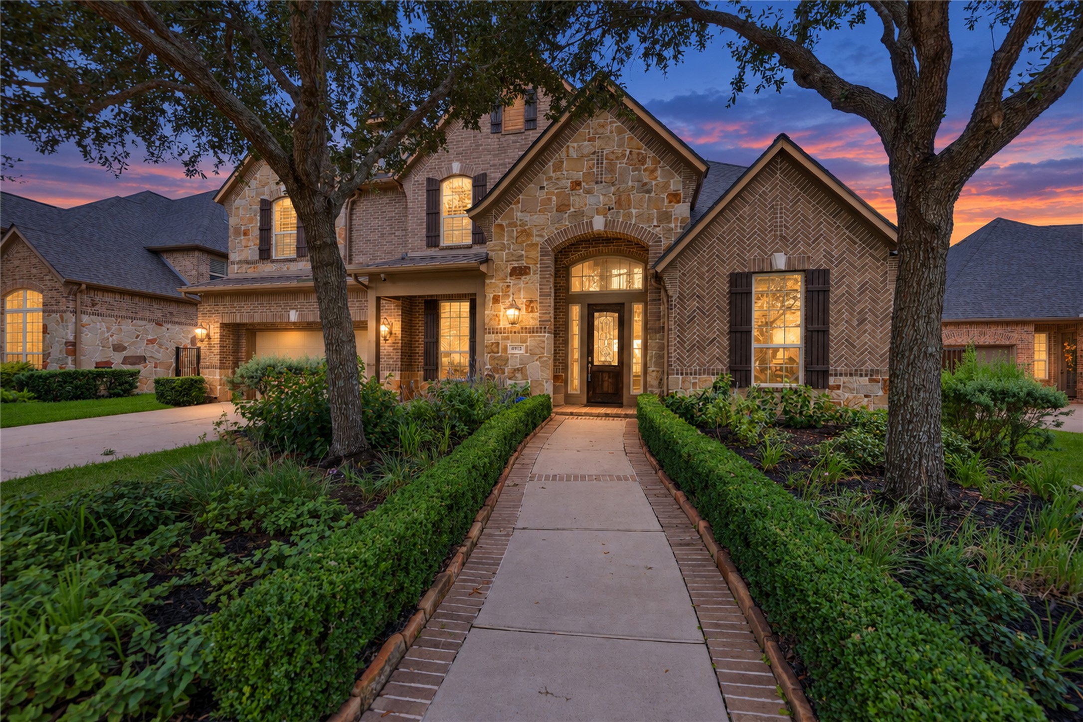 6915 Mountain Creek Lane Property Photo 1