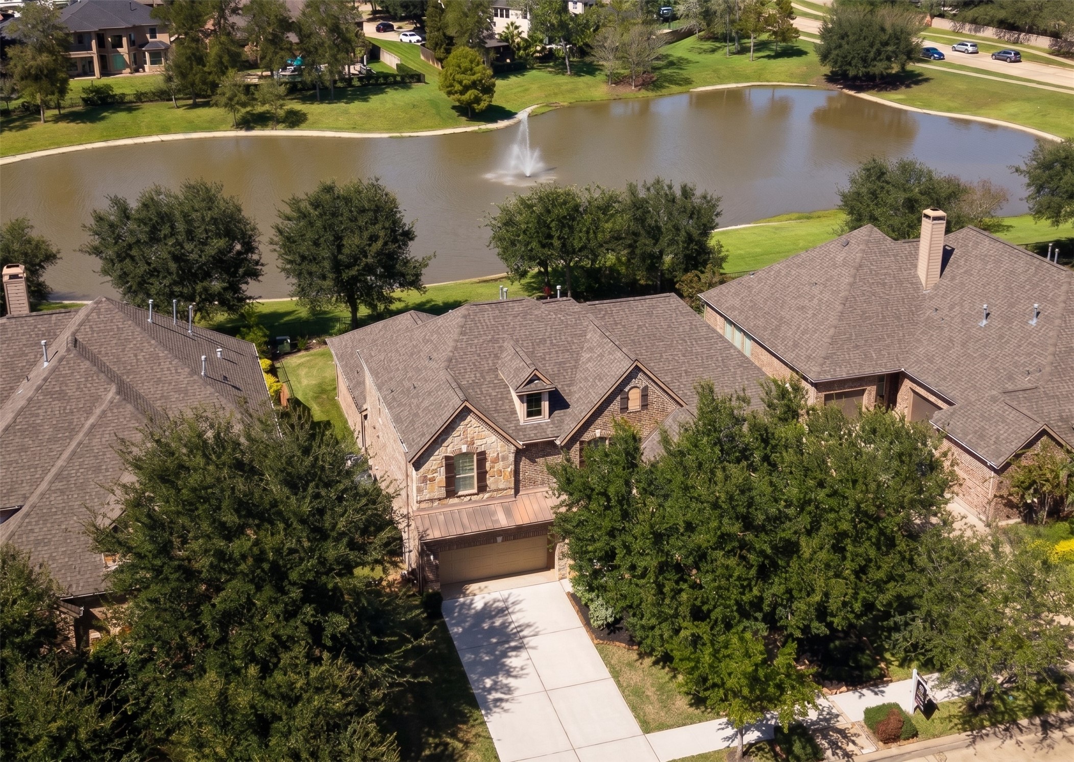 6915 Mountain Creek Lane Property Photo 3