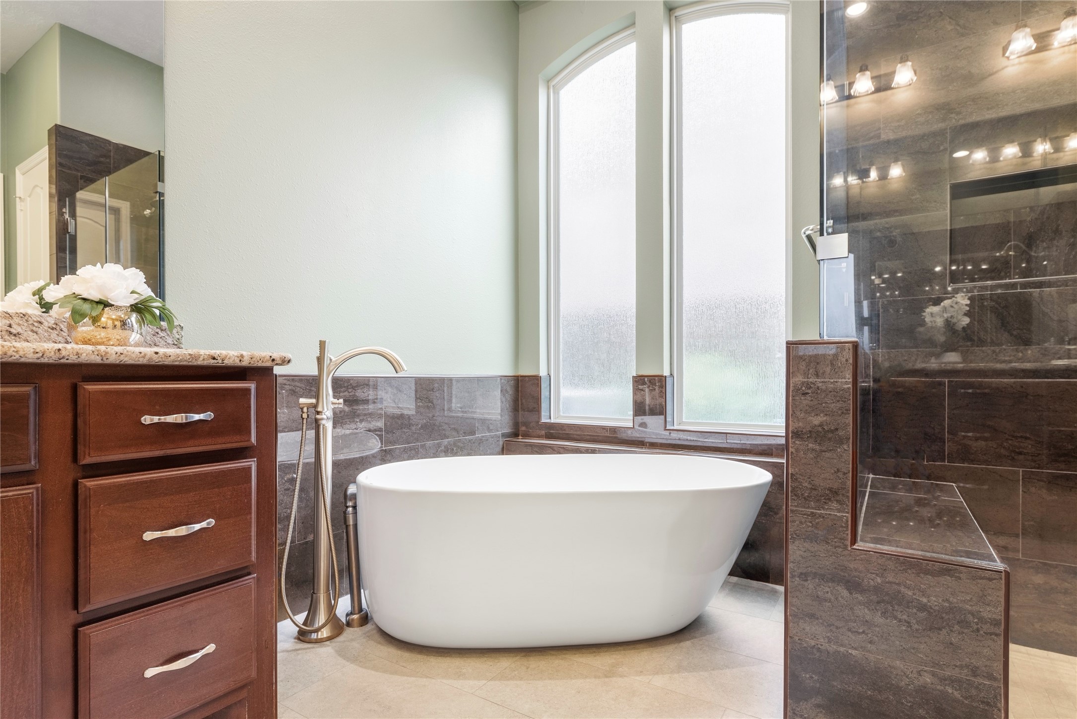 6915 Mountain Creek Lane Property Photo 8