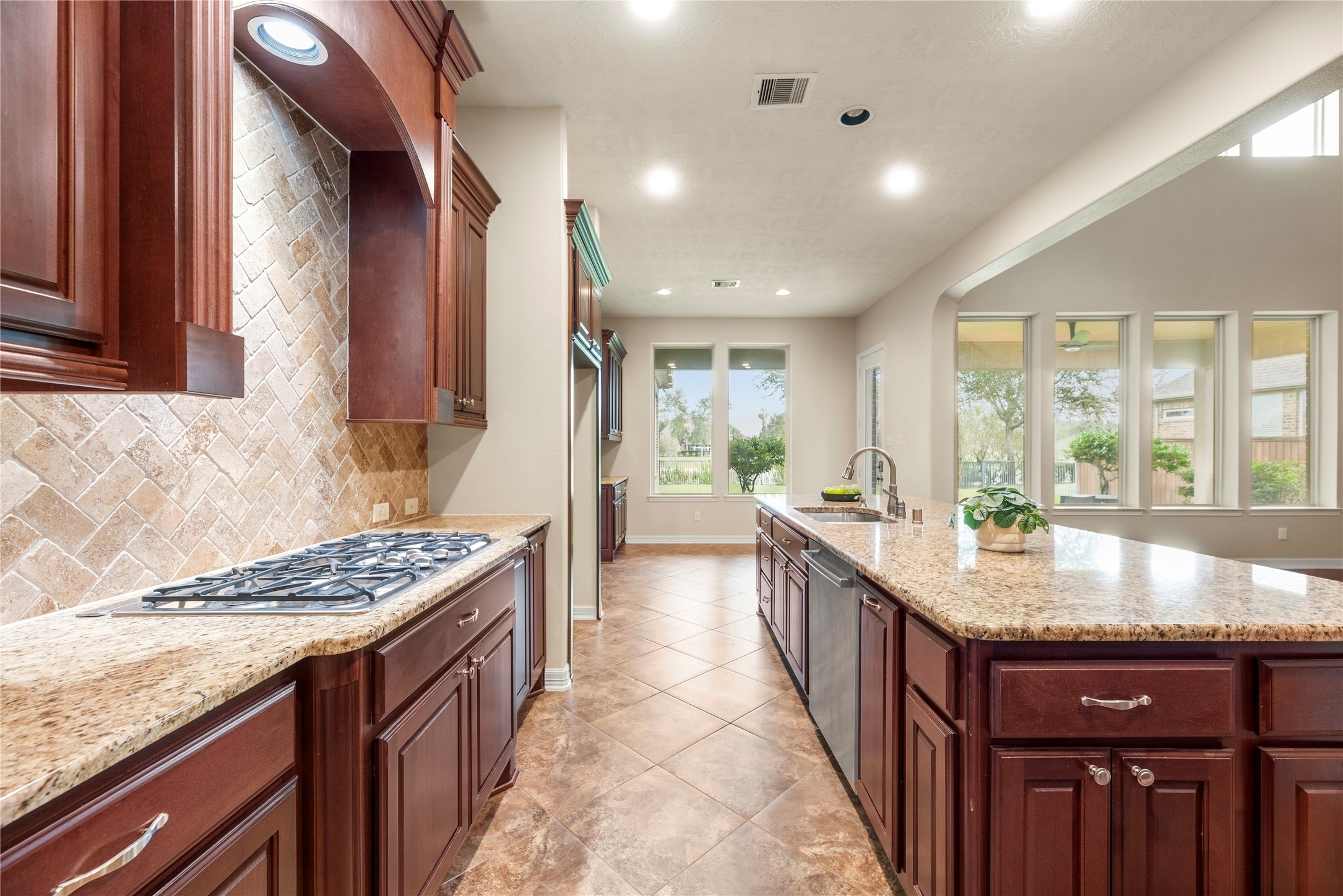 6915 Mountain Creek Lane Property Photo 21