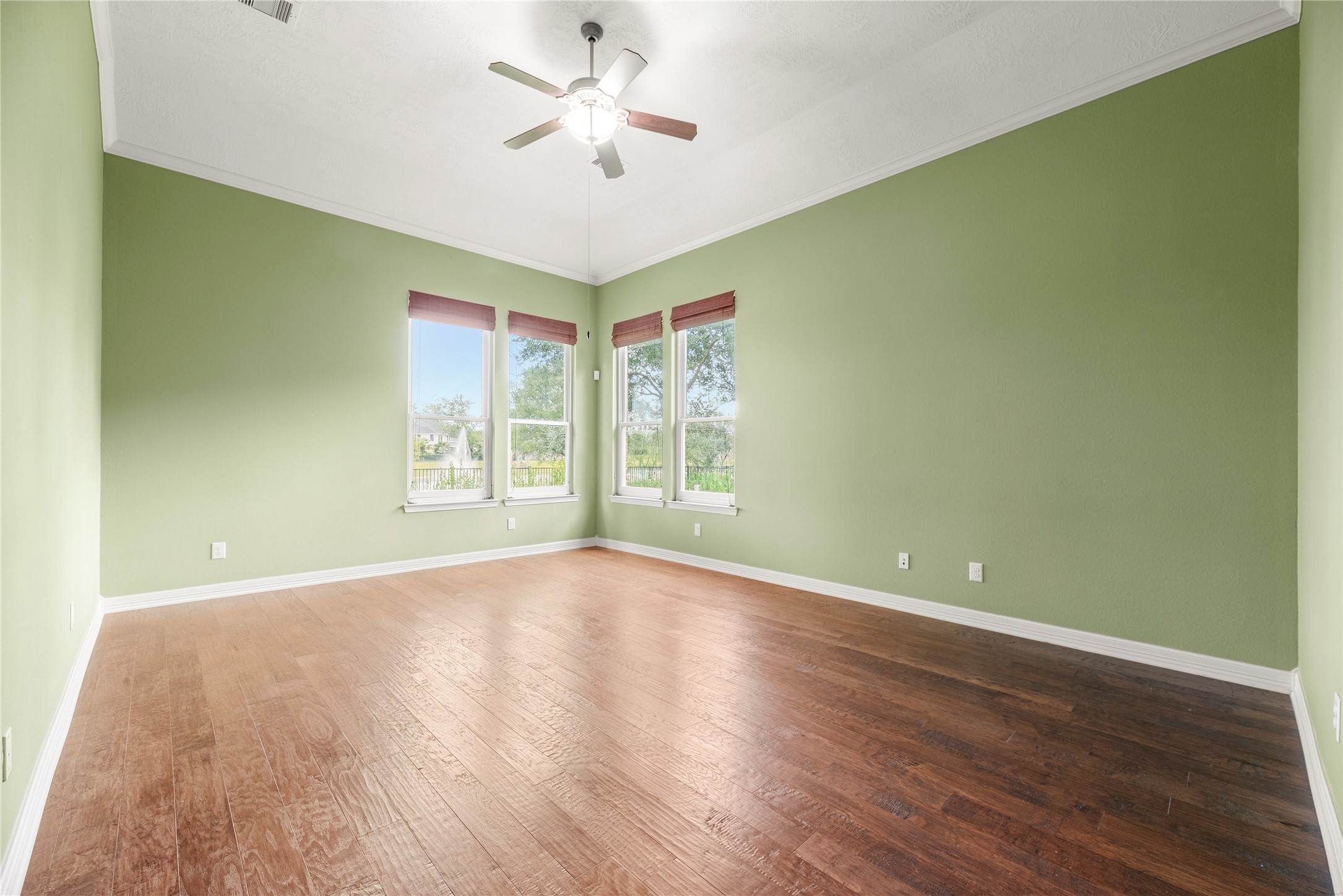 6915 Mountain Creek Lane Property Photo 24