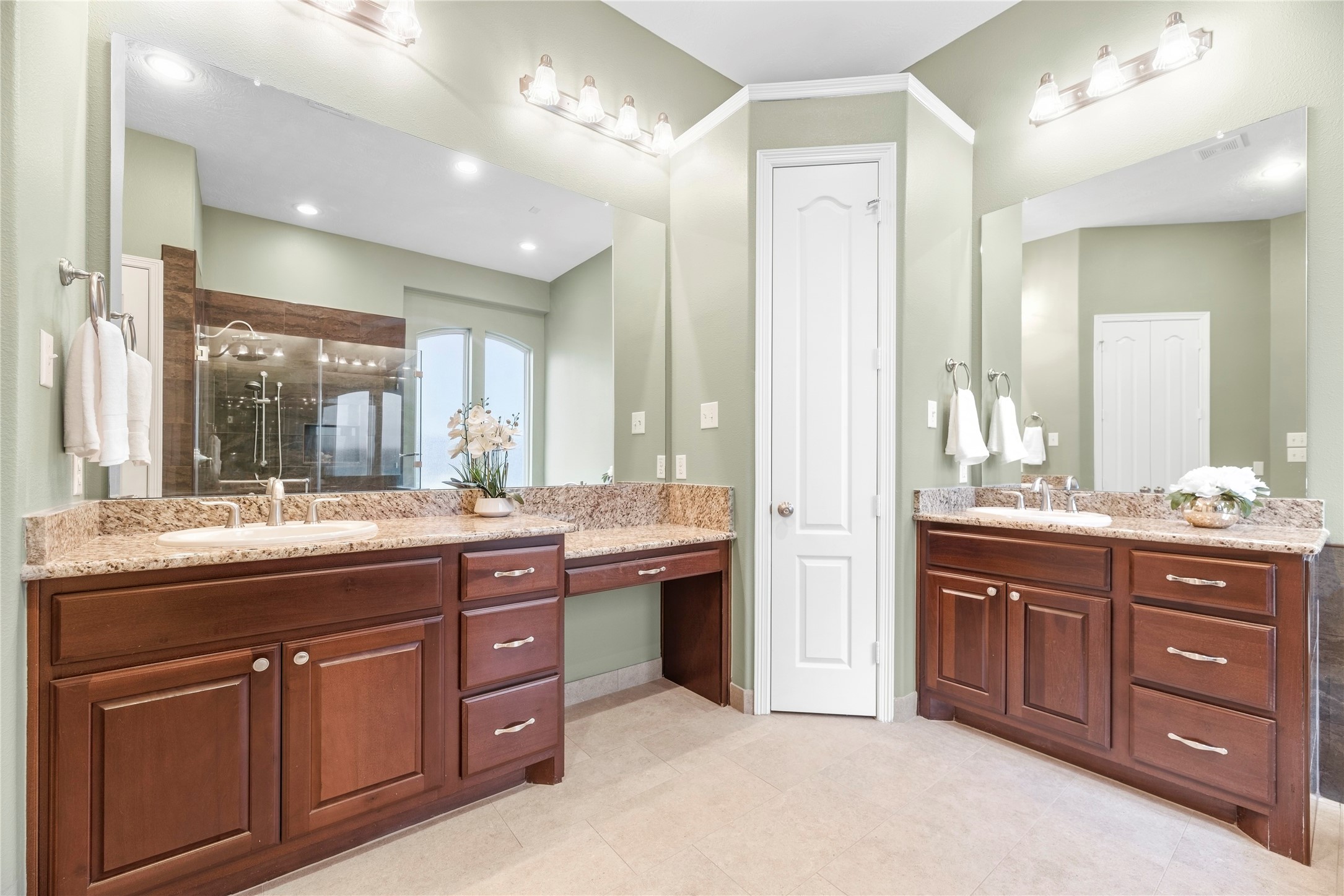 6915 Mountain Creek Lane Property Photo 26