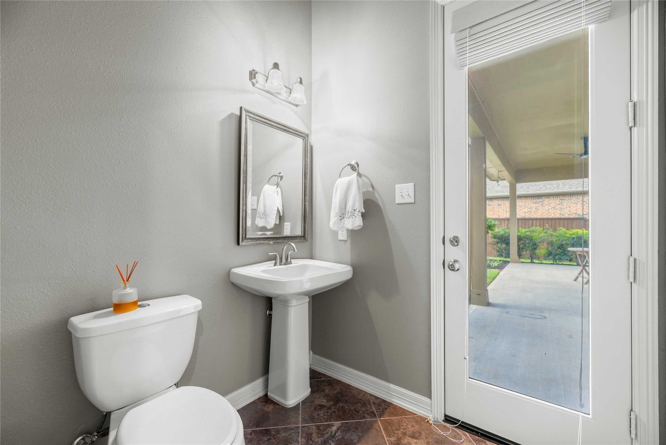 6915 Mountain Creek Lane Property Photo 27