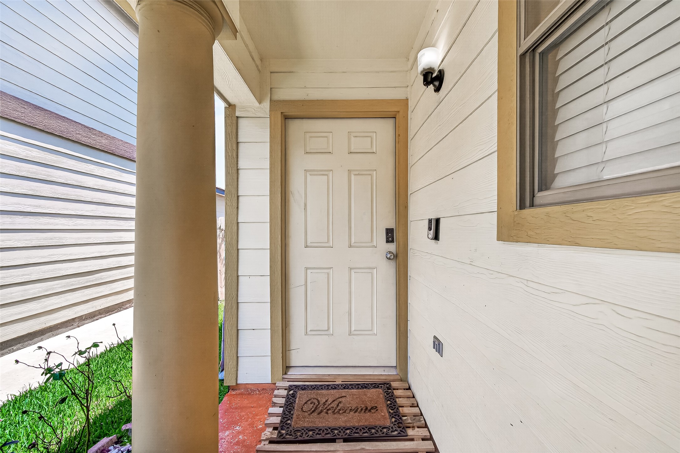 18902 Remington Park Drive Property Photo 3