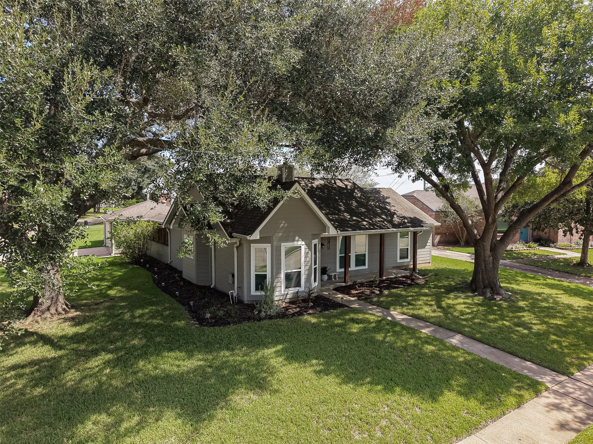 1411 Bittersweet Court Property Photo 1