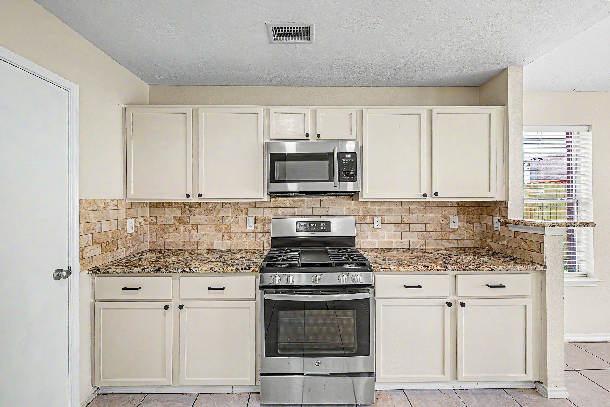 6375 Crossway Drive Property Photo 11