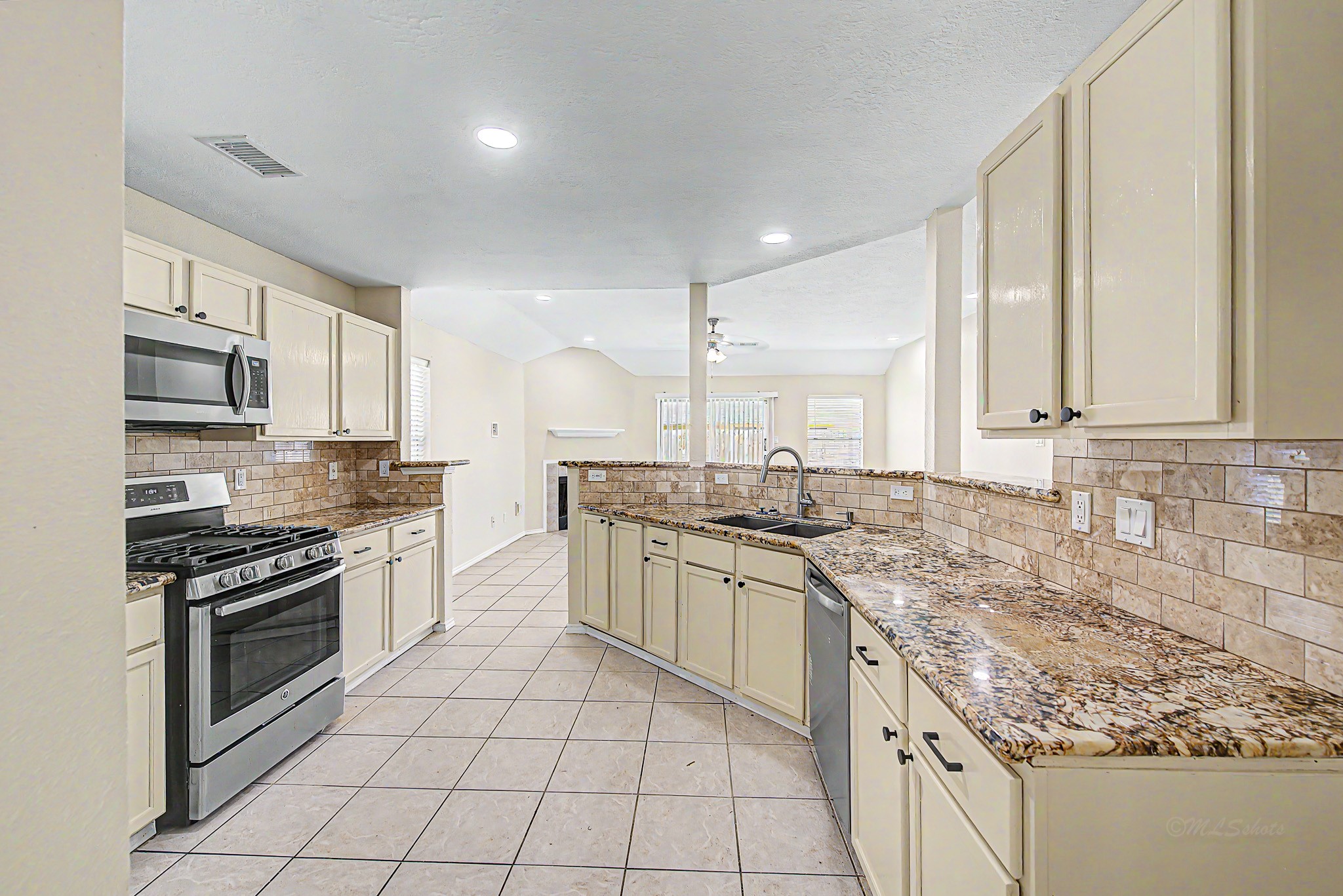 6375 Crossway Drive Property Photo 12