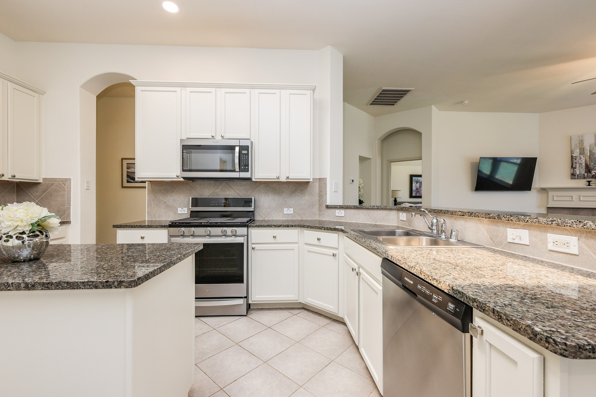 9426 Edgeloch Drive Property Photo 3