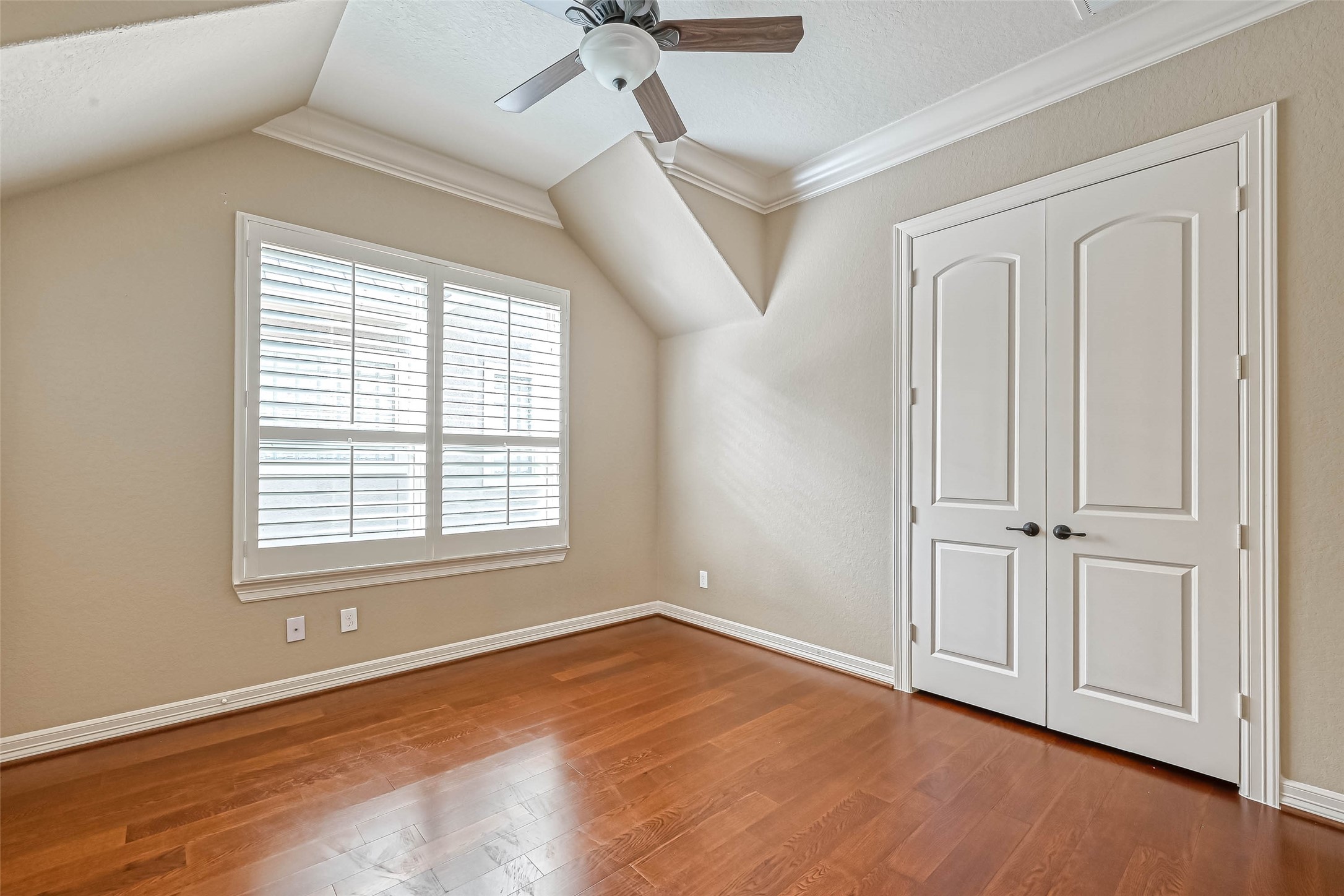 5014 Fairford Drive Property Photo 6