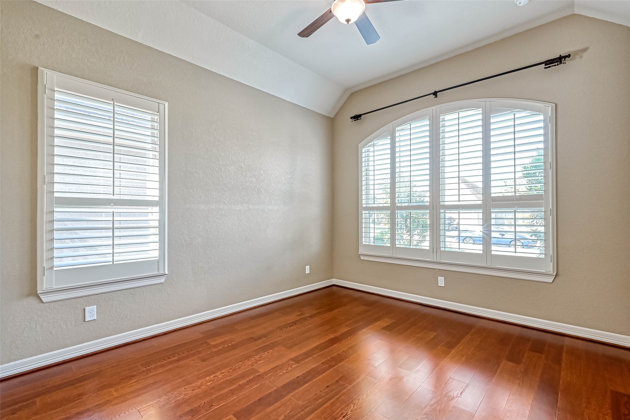 5014 Fairford Drive Property Photo 17