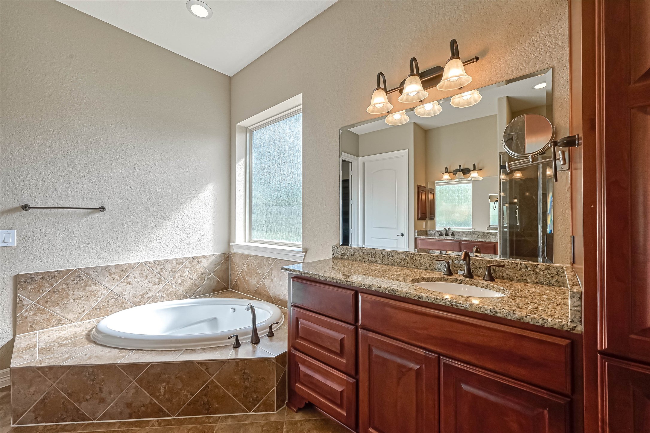 5014 Fairford Drive Property Photo 24