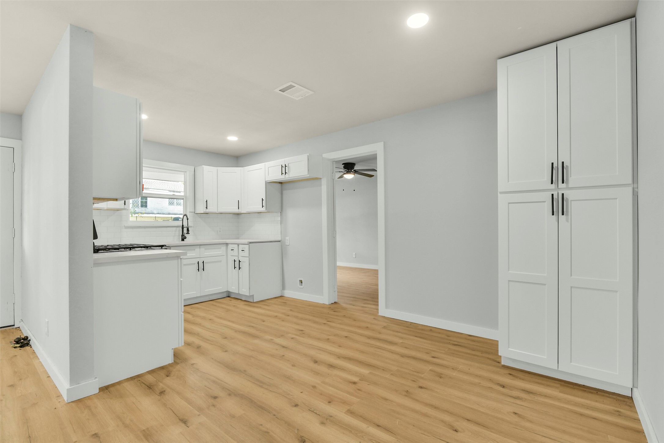 10705 Munn Street Property Photo 6