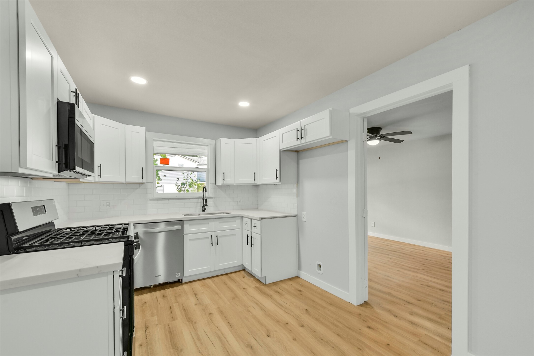 10705 Munn Street Property Photo 7