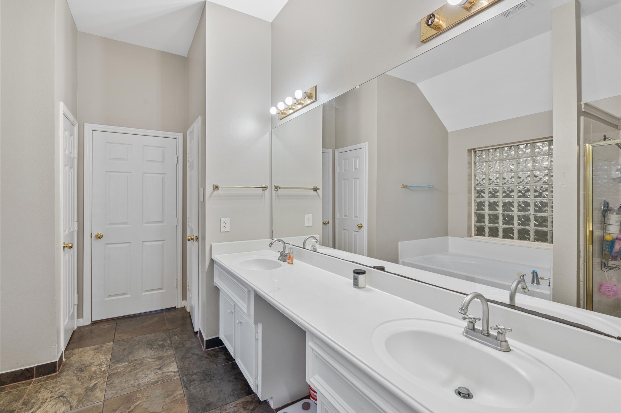 5806 Windy Knoll Lane Property Photo 18