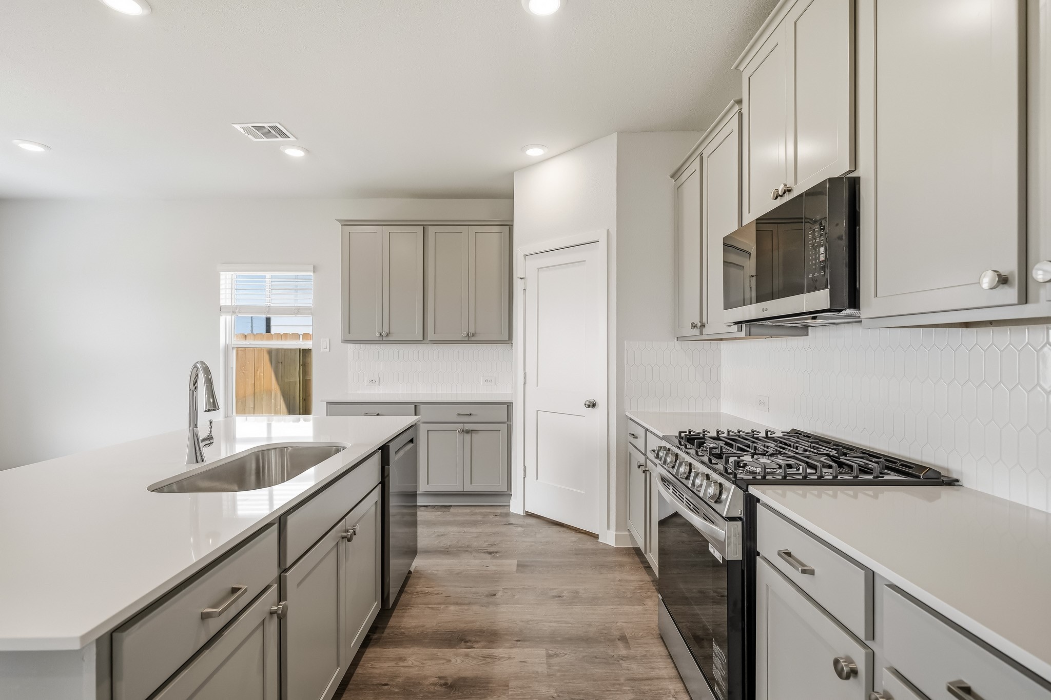 26147 Venus Trap Trail Property Photo 17