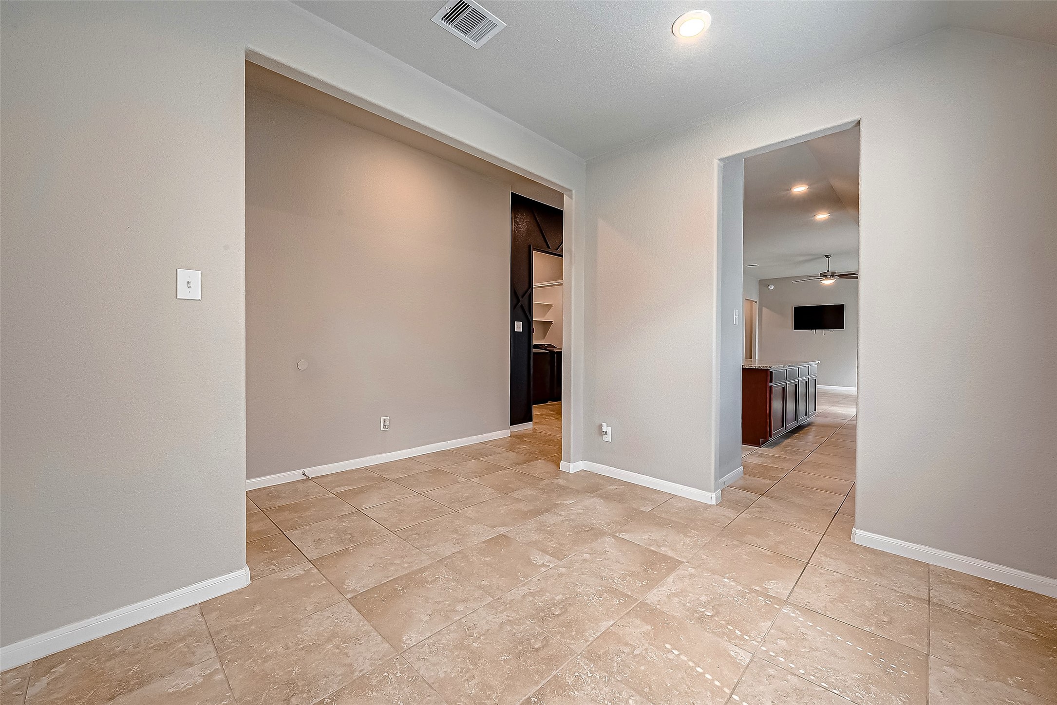 21514 Autumn Summit Street Property Photo 6