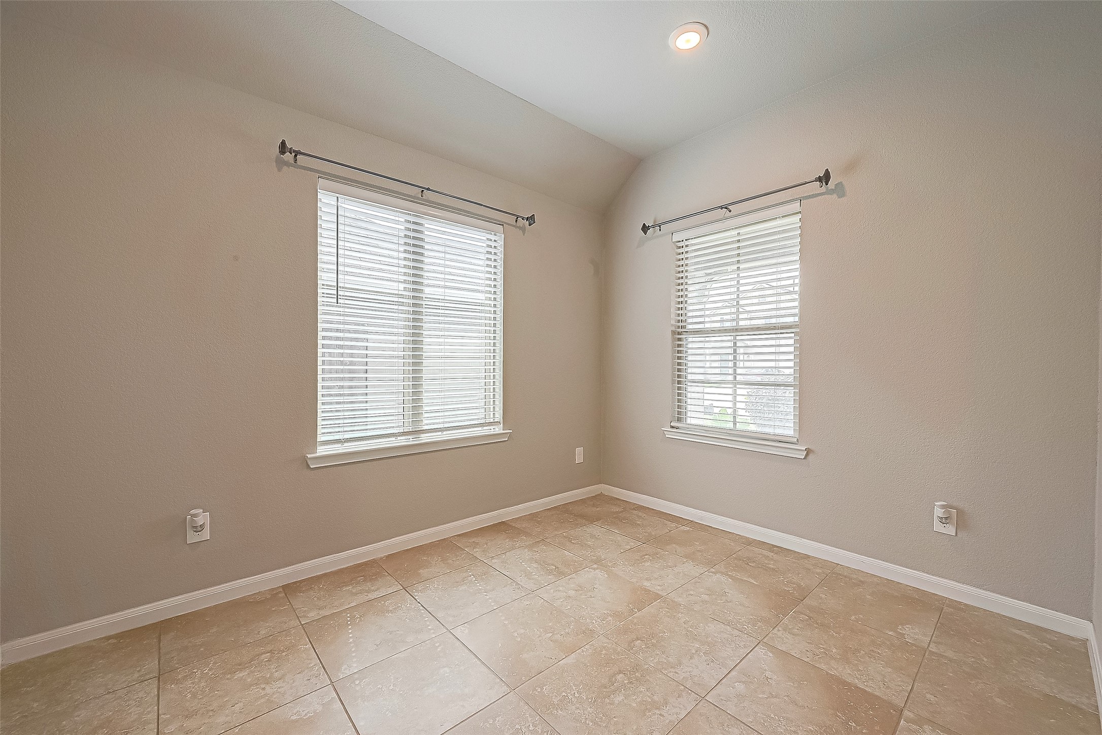 21514 Autumn Summit Street Property Photo 7