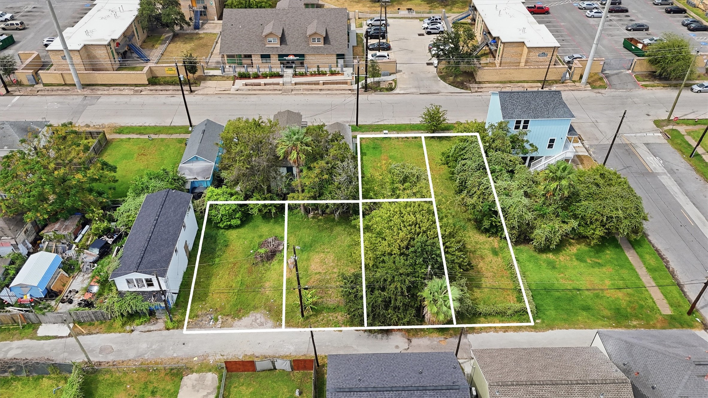 3905-3913 Winnie Street Property Photo 4