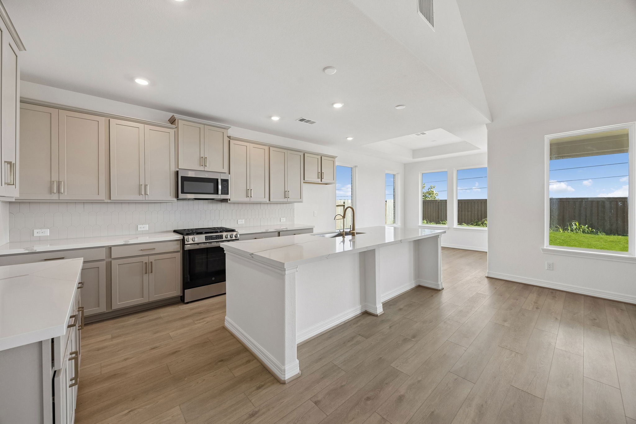 507 Selaura Drive Property Photo 2