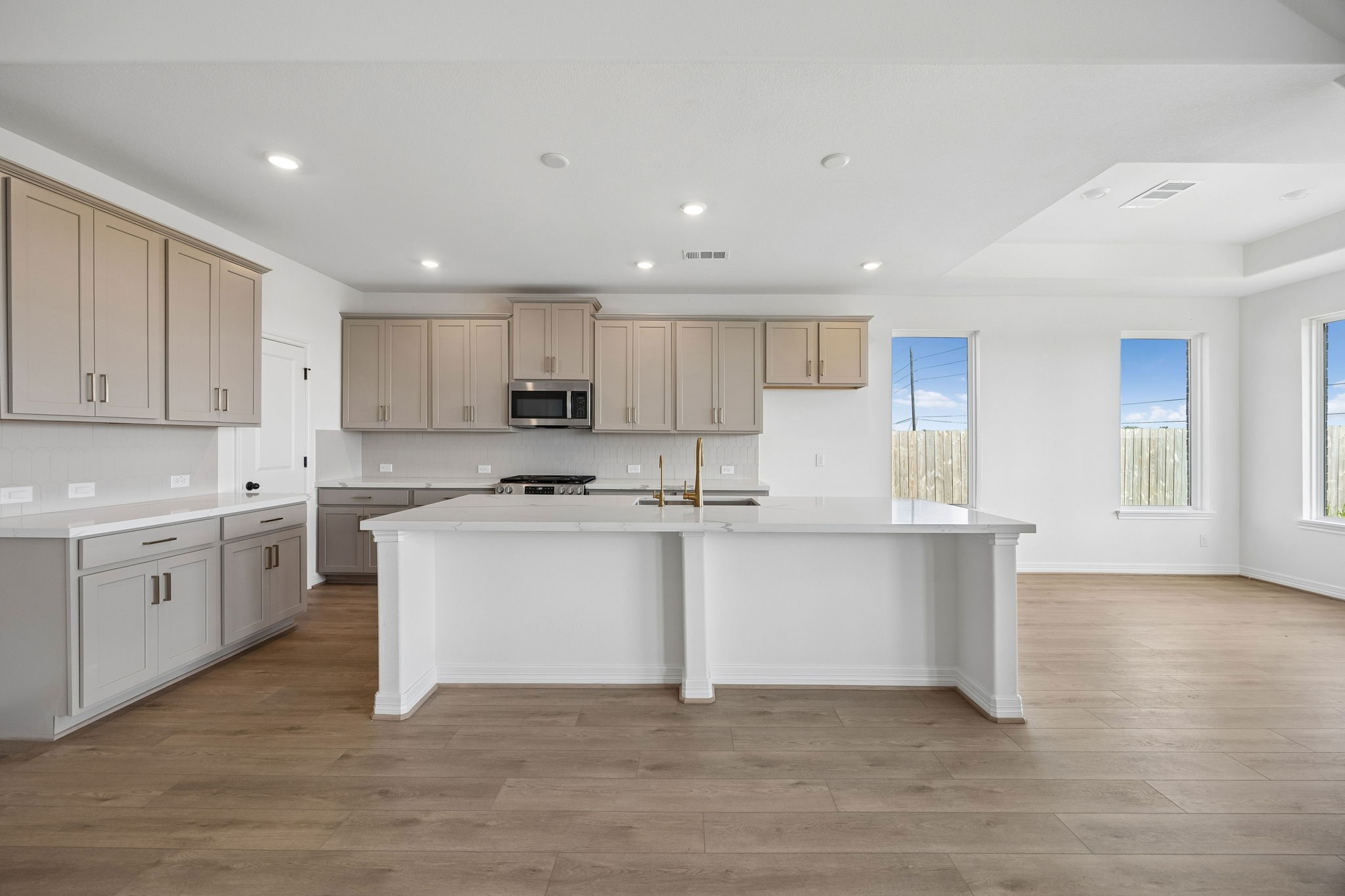 507 Selaura Drive Property Photo 3