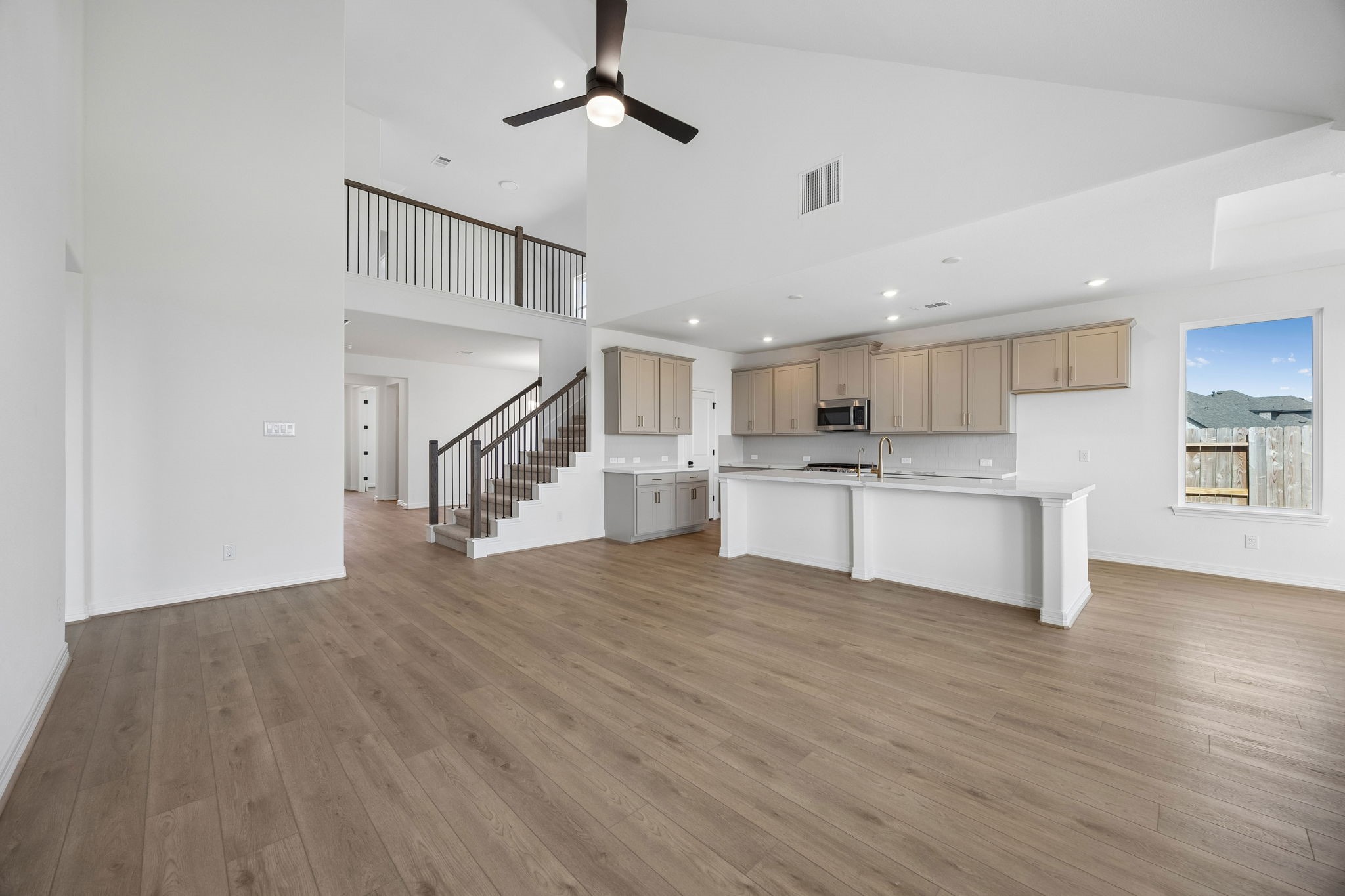 507 Selaura Drive Property Photo 8