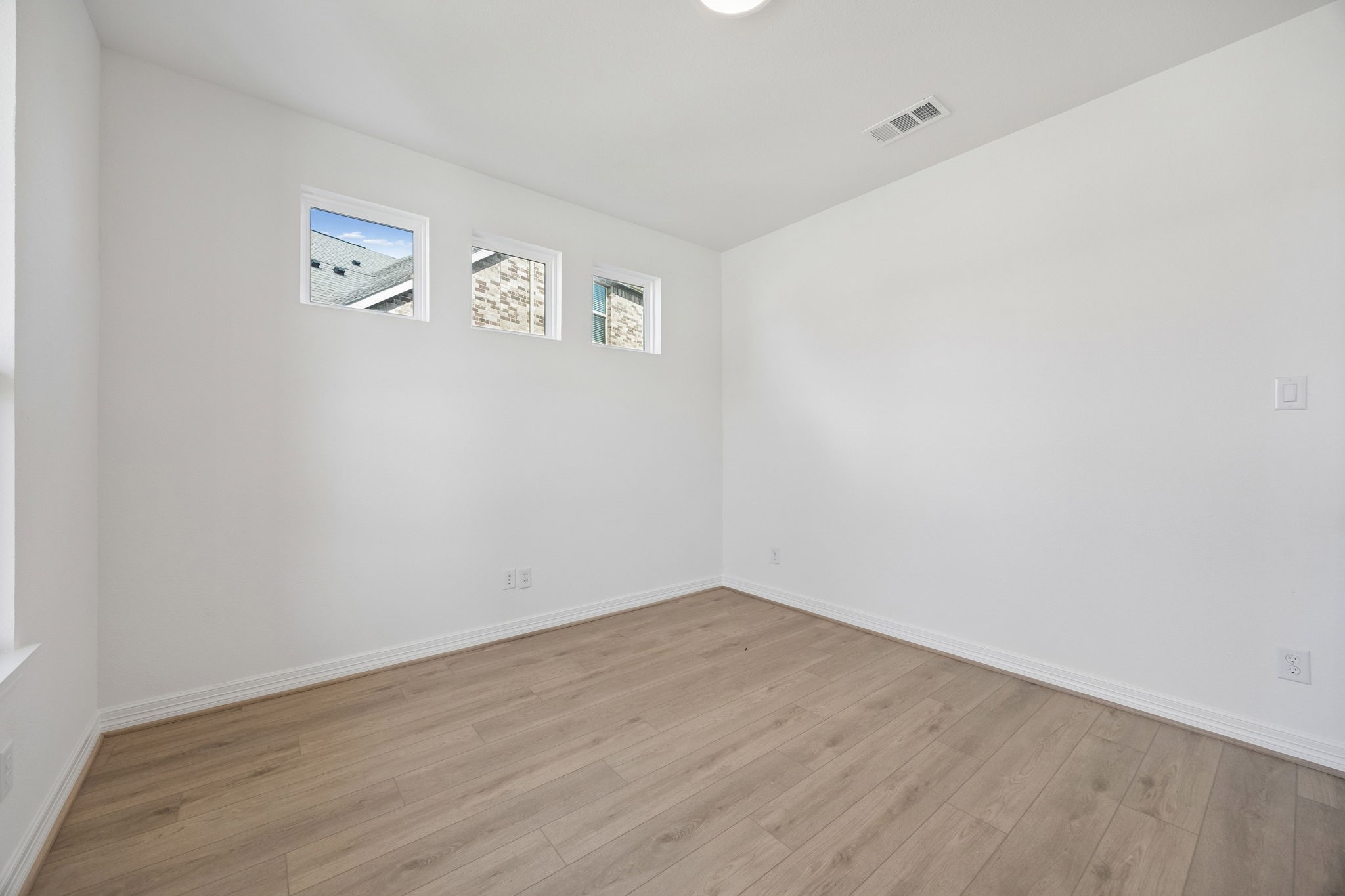 507 Selaura Drive Property Photo 17
